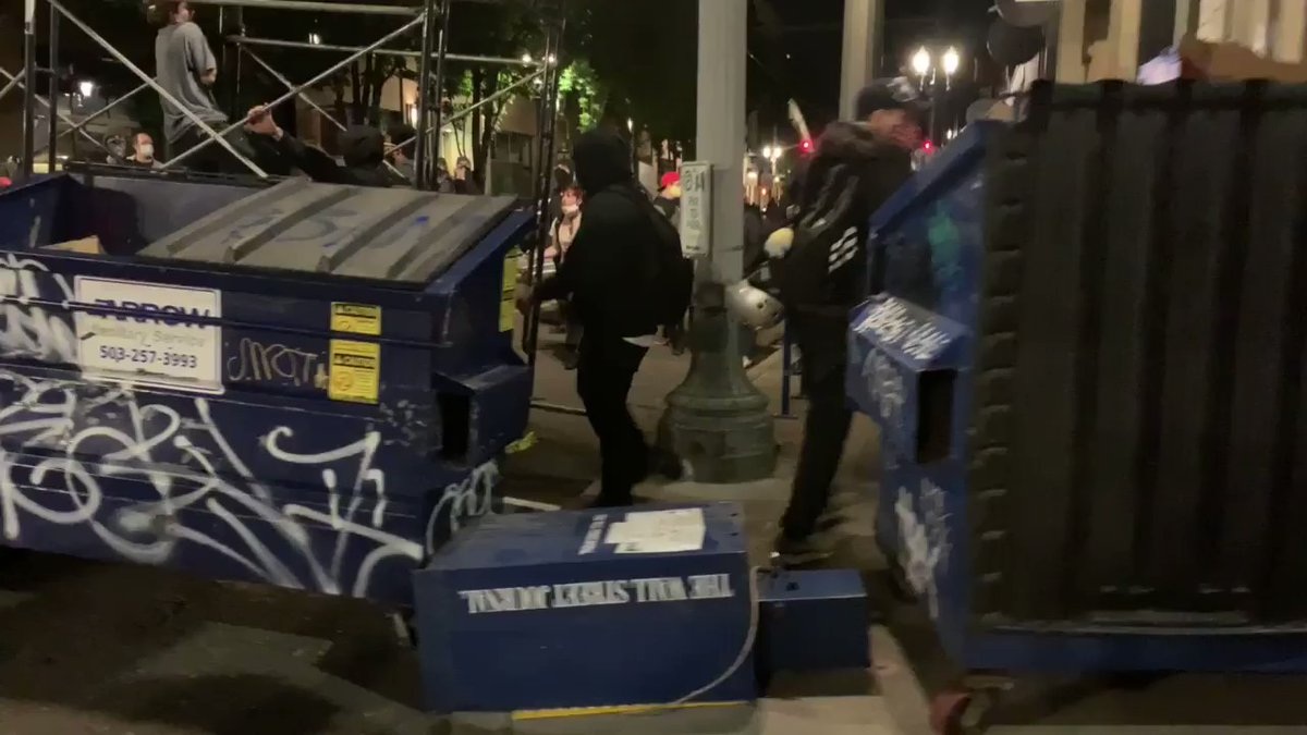 Người biểu tình Mỹ vây quanh nhà thị trưởng, tính lập "khu tự quản" mới