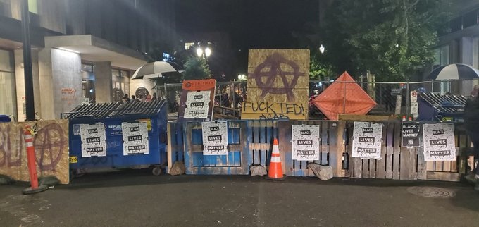 Người biểu tình Mỹ vây quanh nhà thị trưởng, tính lập "khu tự quản" mới