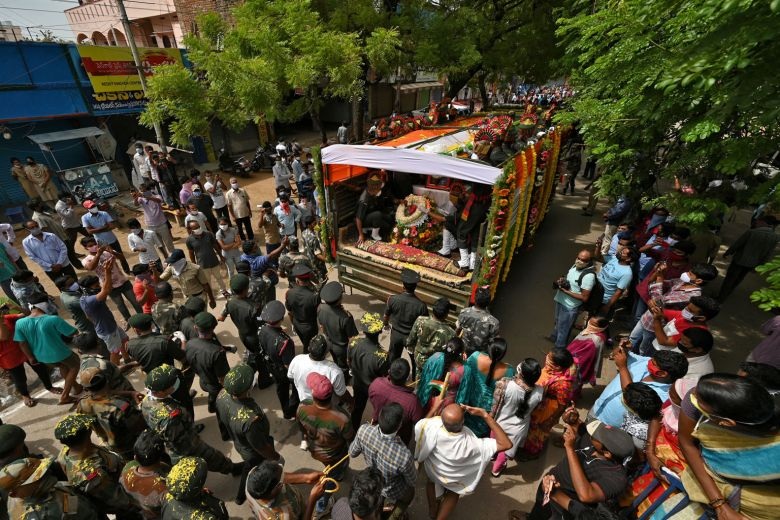 Ấn Độ sục sôi vì vụ đụng độ, Bộ trưởng kêu gọi tẩy chay hàng Trung Quốc