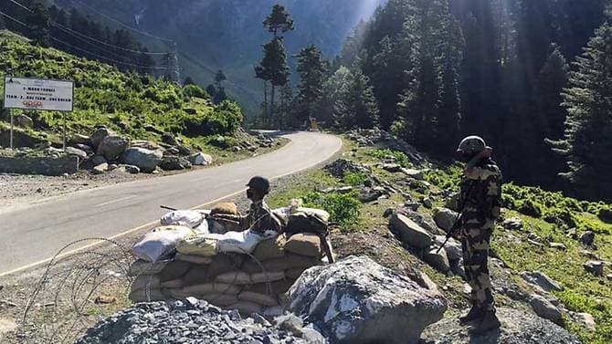 Trung Quốc thả 10 binh sĩ Ấn Độ sau vụ đụng độ đẫm máu