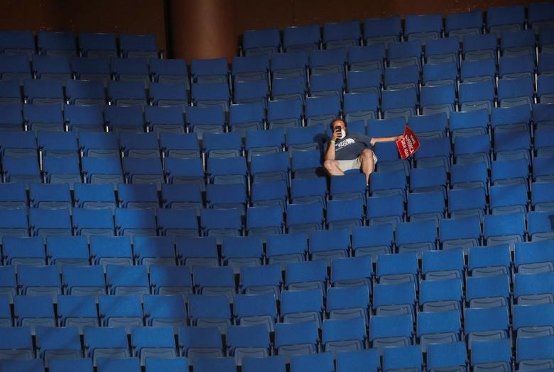 Tổng thống Trump trở lại đường đua tái tranh cử giữa nhiều "sóng gió"