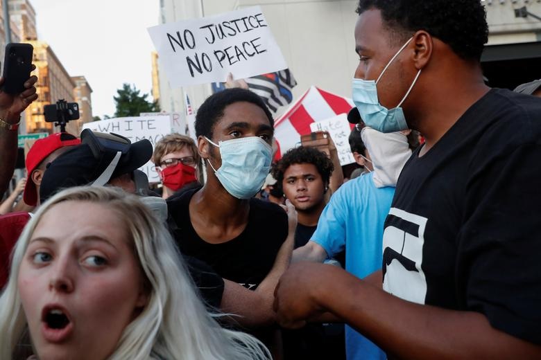 Người hâm mộ K-pop và dân TikTok phá đám sự kiện tranh cử của ông Trump