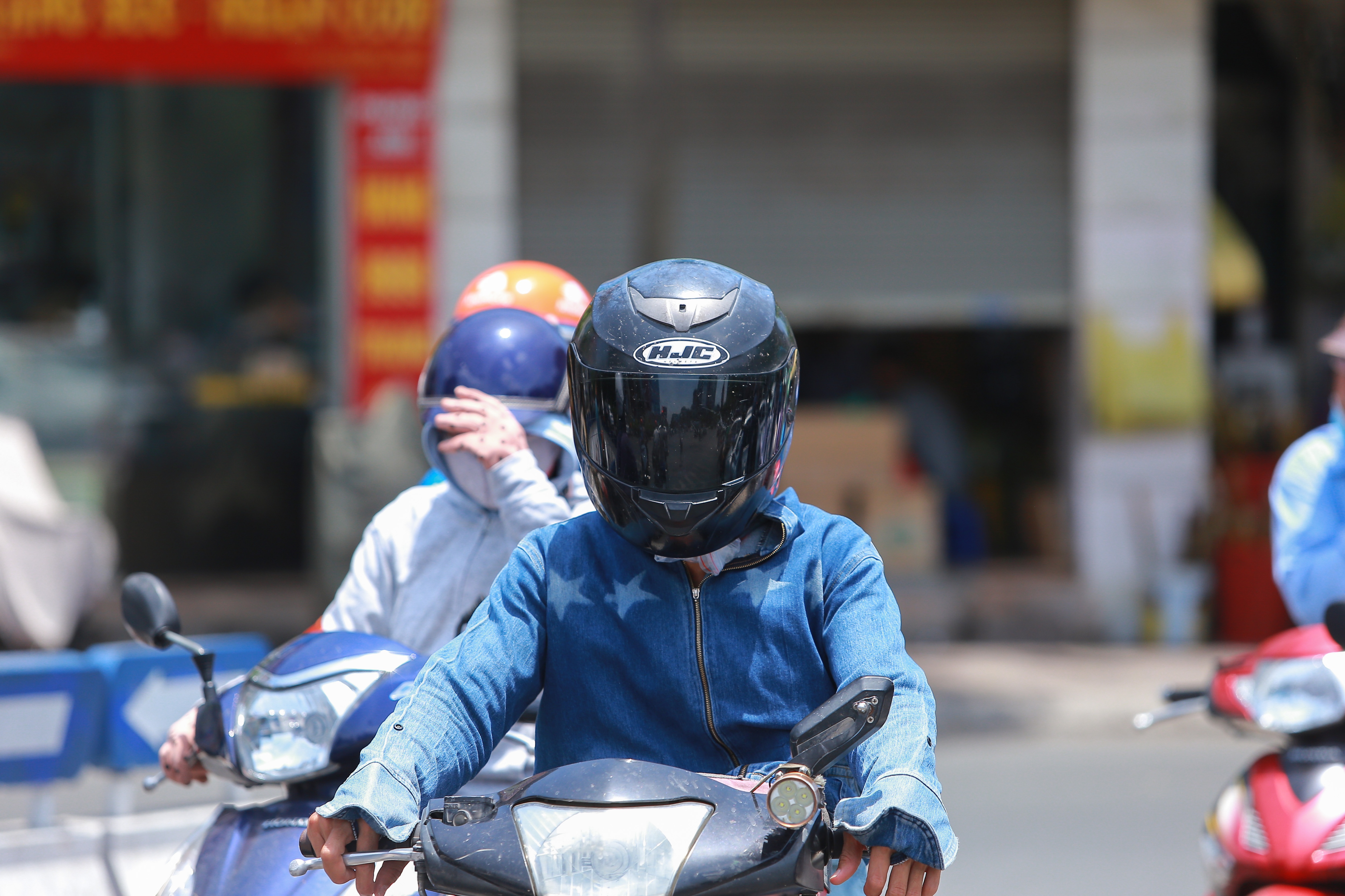 Hà Nội nắng gắt đỉnh điểm, đường phố vắng như Tết - 15 Hà Nội nắng gắt đỉnh điểm, đường phố vắng như Tết - 15