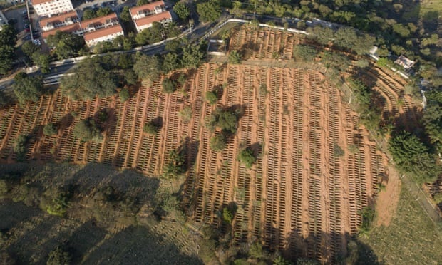 Hơn 51.000 người chết vì Covid-19, dân Brazil vẫn đổ xô tới bãi biển