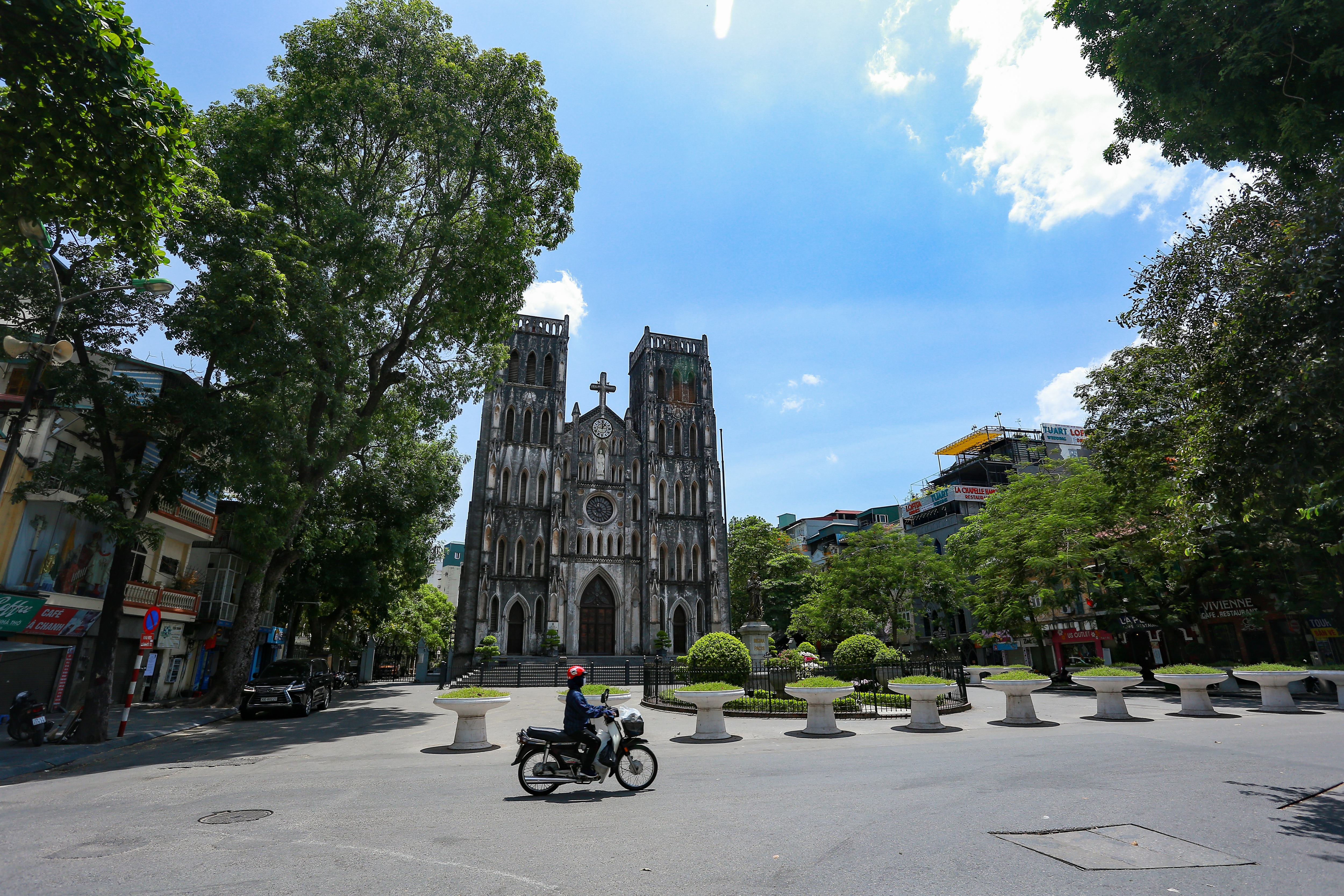 Hà Nội nắng gắt đỉnh điểm, đường phố vắng như Tết - 12 Hà Nội nắng gắt đỉnh điểm, đường phố vắng như Tết - 12