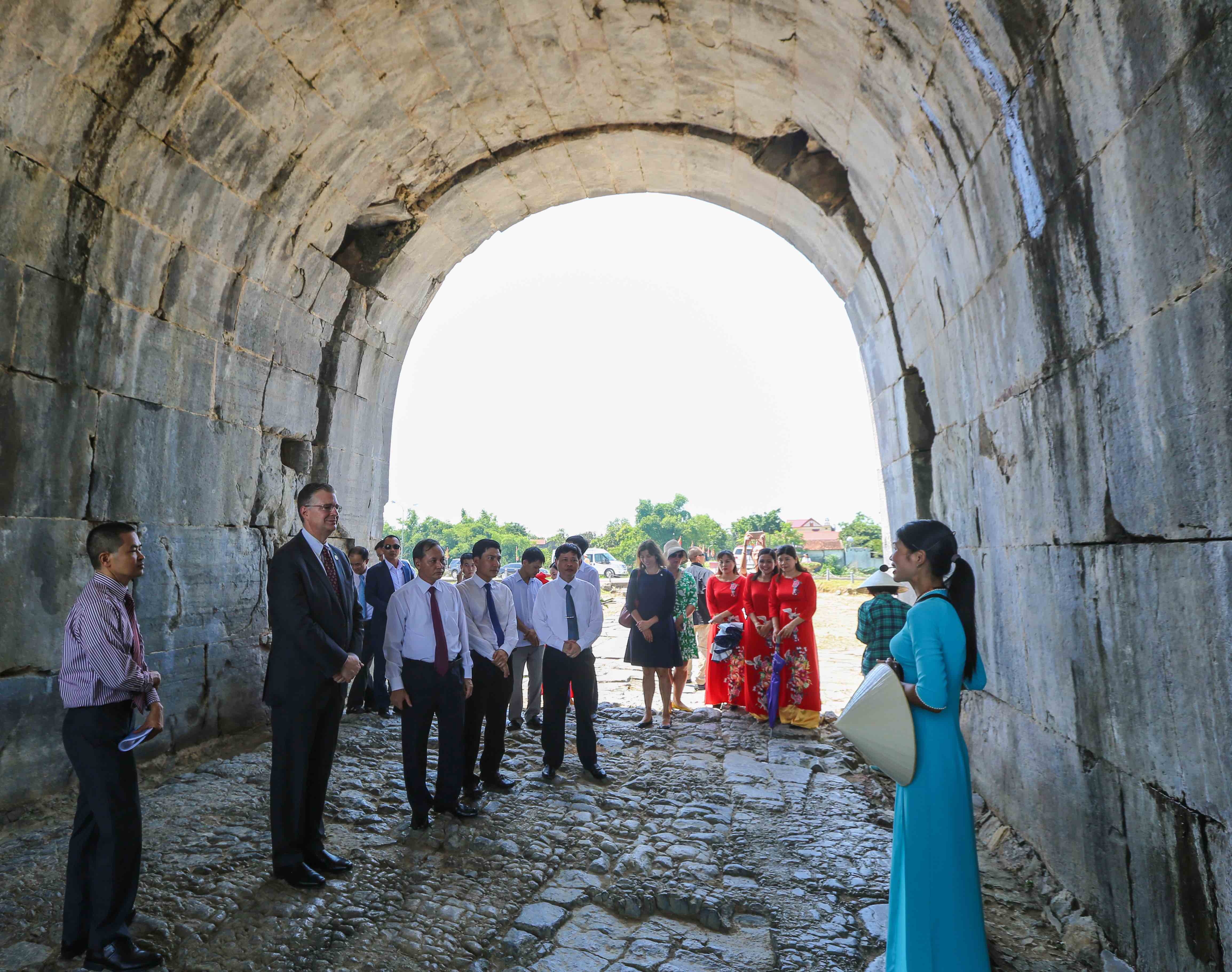 Đại sứ Mỹ khánh thành dự án bảo tồn di sản văn hóa UNESCO Thành nhà Hồ