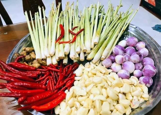 Cá sấu nguyên con rẻ như rau, nướng ăn liền ngày bán 2 tạ - 4