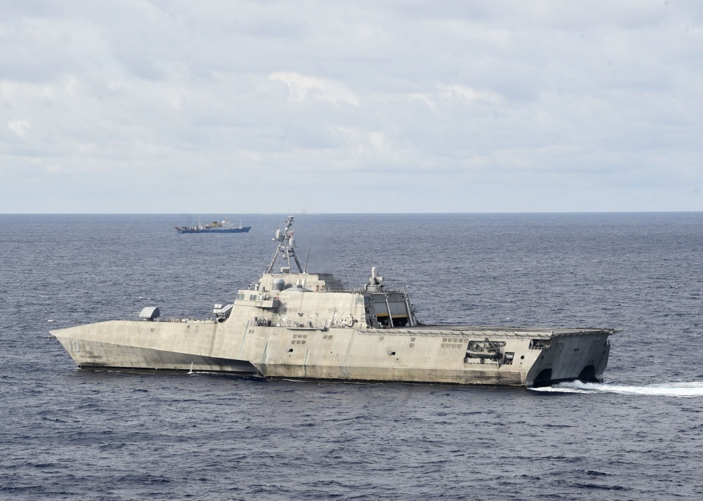 Tàu chiến Mỹ theo sát tàu khảo sát Trung Quốc trên Biển Đông