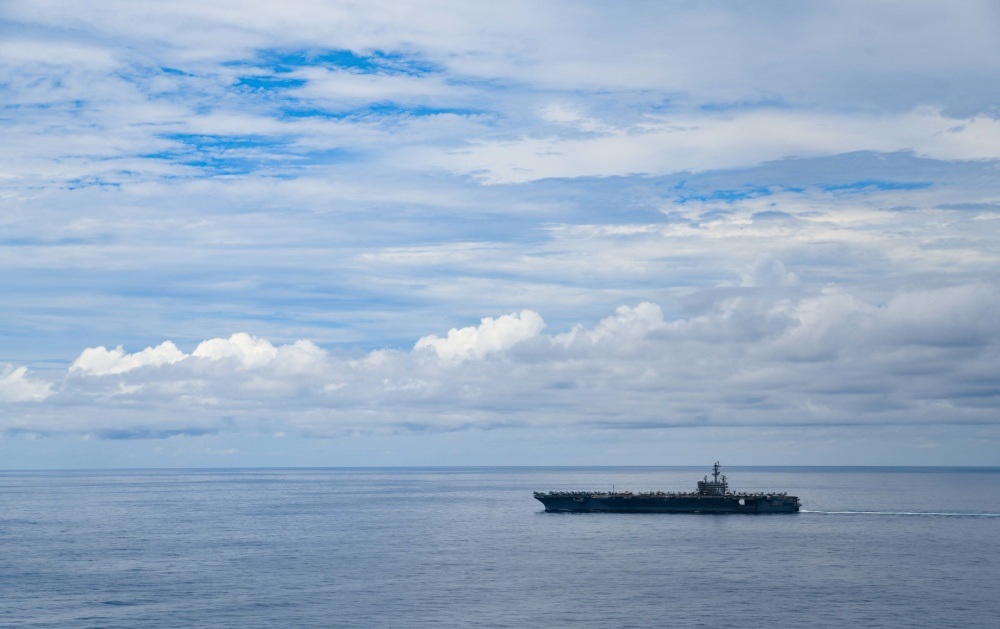 Cận cảnh tàu sân bay Mỹ tập trận ở Biển Đông