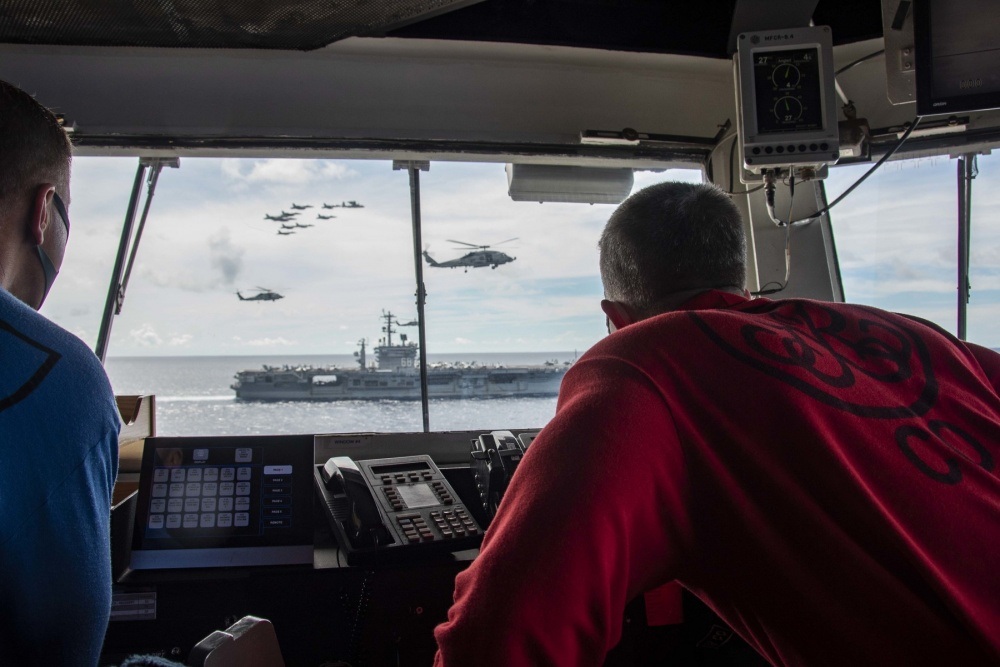 Máy bay quân sự Mỹ phô diễn sức mạnh trong tập trận tại Biển Đông