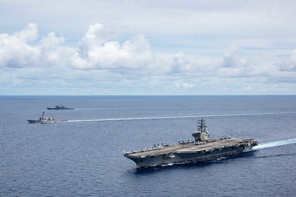 Máy bay quân sự Mỹ phô diễn sức mạnh trong tập trận tại Biển Đông