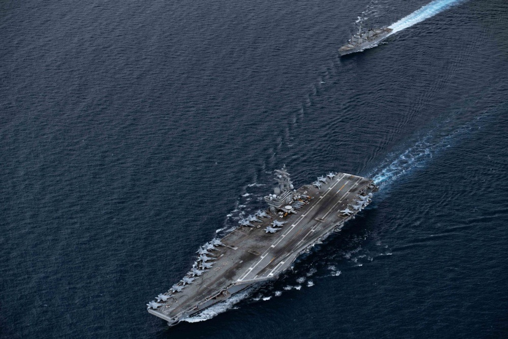 Máy bay quân sự Mỹ phô diễn sức mạnh trong tập trận tại Biển Đông