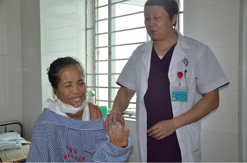 Người đàn bà nửa thế kỉ mang hàm răng kì dị: Tôi nghĩ cuộc đời đã bỏ đi - 10 Người đàn bà nửa thế kỉ mang hàm răng kì dị: Tôi nghĩ cuộc đời đã bỏ đi - 10