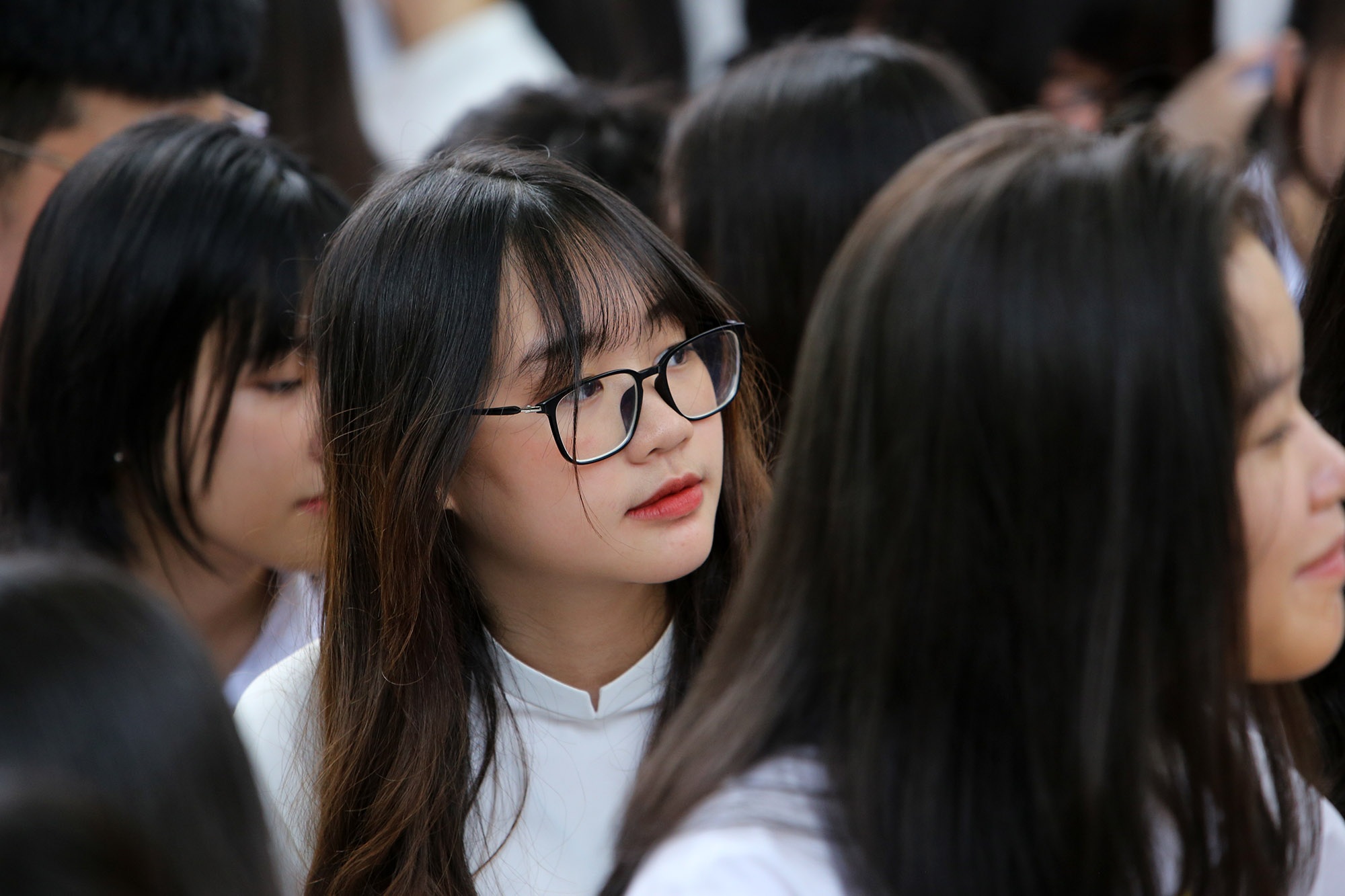 Nữ sinh phố cổ khóc nức nở trong phút chia tay tuổi học trò - 5 Nữ sinh phố cổ khóc nức nở trong phút chia tay tuổi học trò - 5
