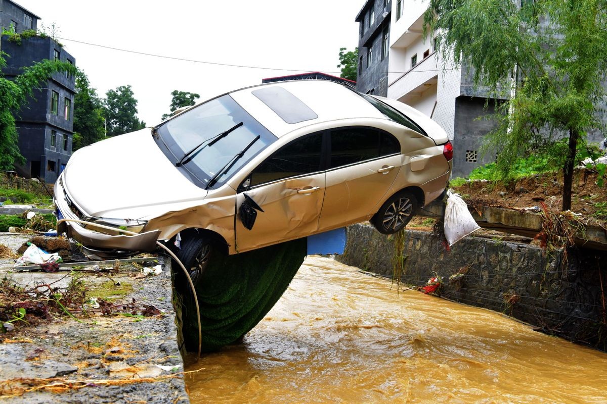 Nhiều thành phố Trung Quốc báo động đỏ vì mưa lũ