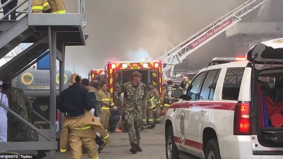 Tàu chiến Mỹ bốc cháy dữ dội, 18 thủy thủ bị thương