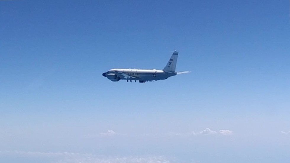 Video chiến đấu cơ Nga “đuổi” máy bay trinh sát Mỹ gần không phận