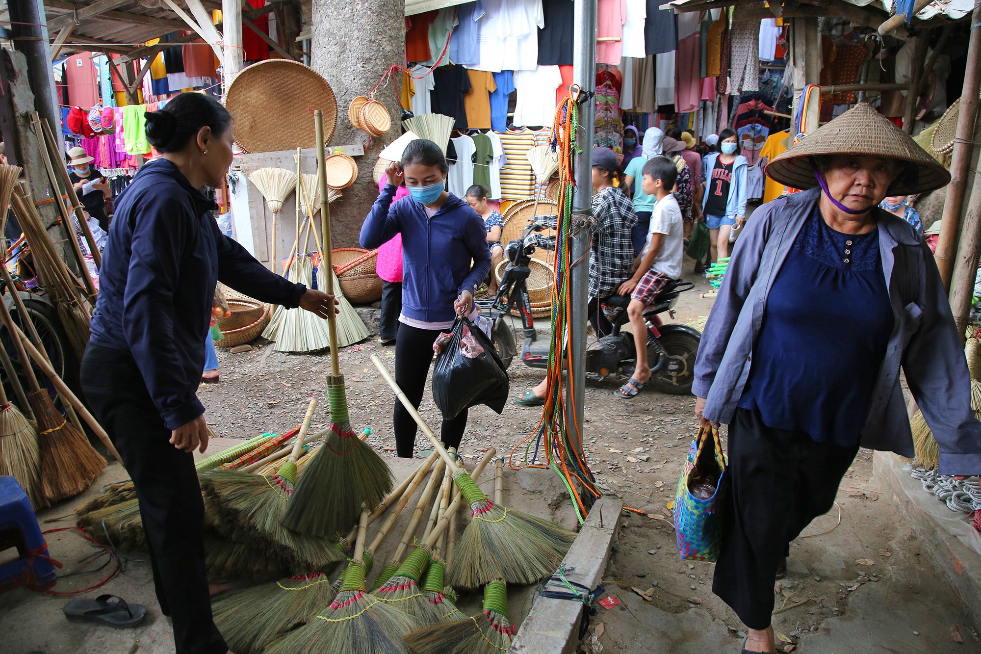 Một ngày ở phiên chợ cổ độc nhất vô nhị giữa Hà Nội - 2