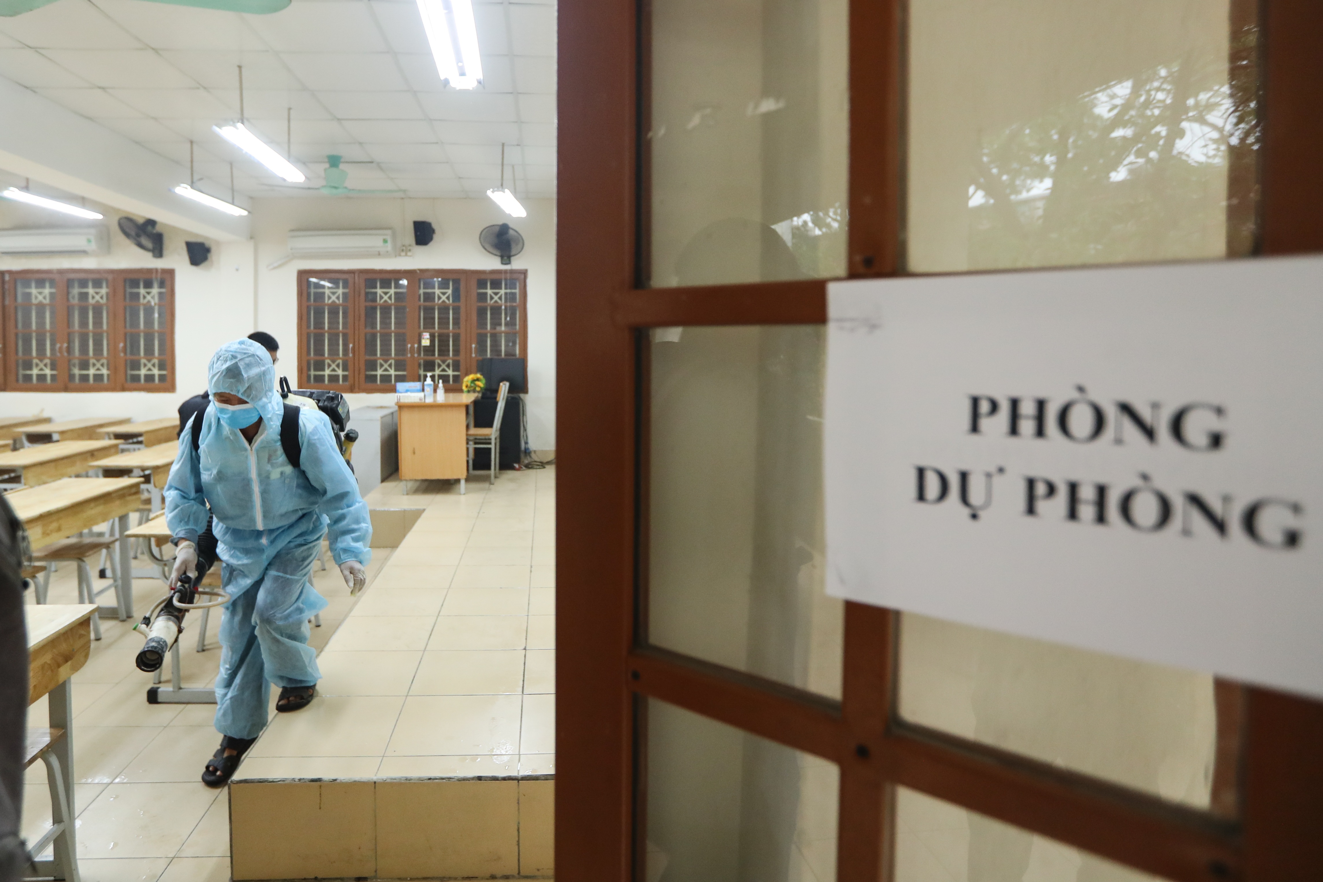 Các trường THPT được khử khuẩn trước kỳ thi tốt nghiệp THPT - 8 Các trường THPT được khử khuẩn trước kỳ thi tốt nghiệp THPT - 8