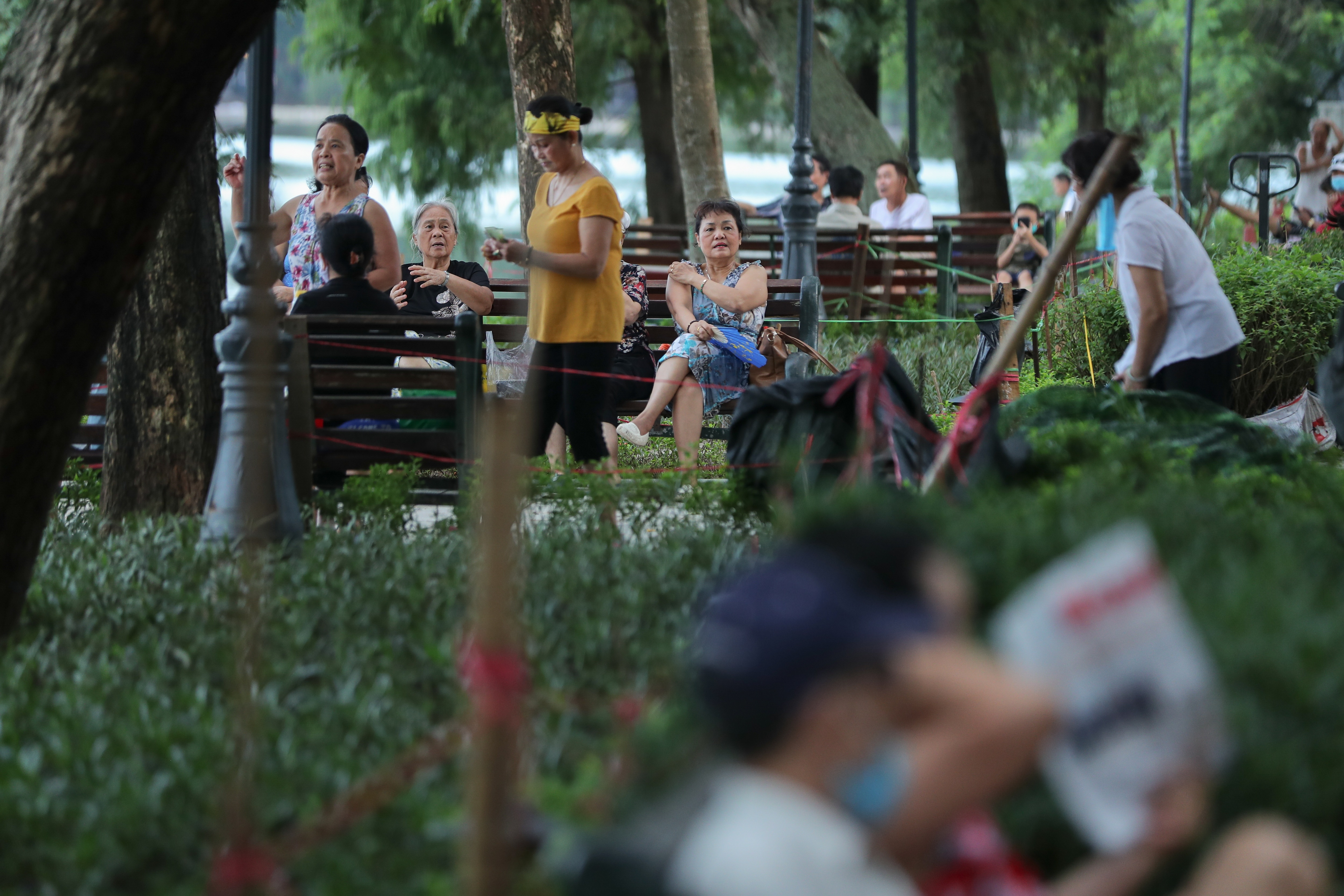 Nhiều người Hà Nội đang quá chủ quan trước dịch Covid-19 - 11 Nhiều người Hà Nội đang quá chủ quan trước dịch Covid-19 - 11