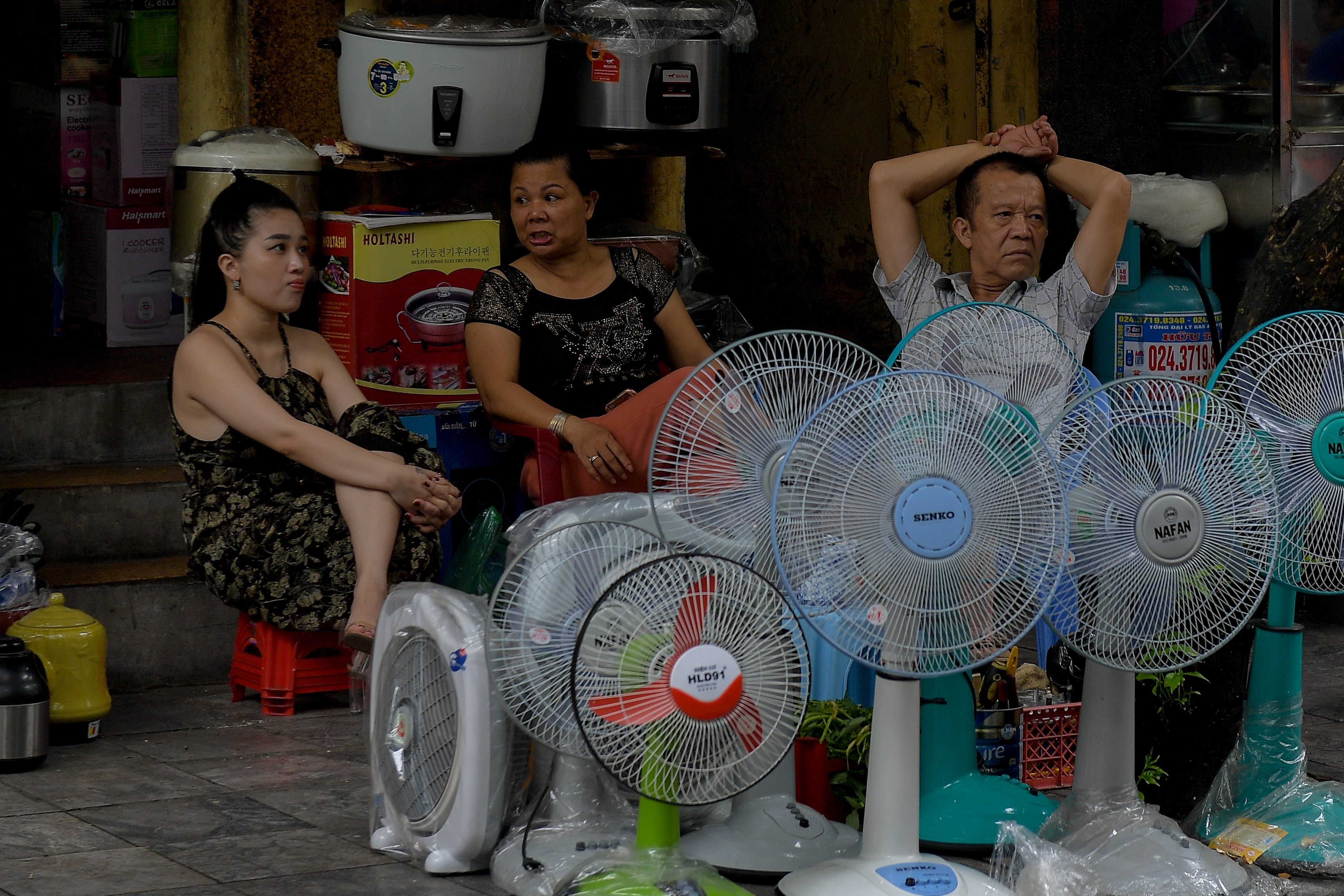 Nhiều người Hà Nội đang quá chủ quan trước dịch Covid-19 - 13 Nhiều người Hà Nội đang quá chủ quan trước dịch Covid-19 - 13
