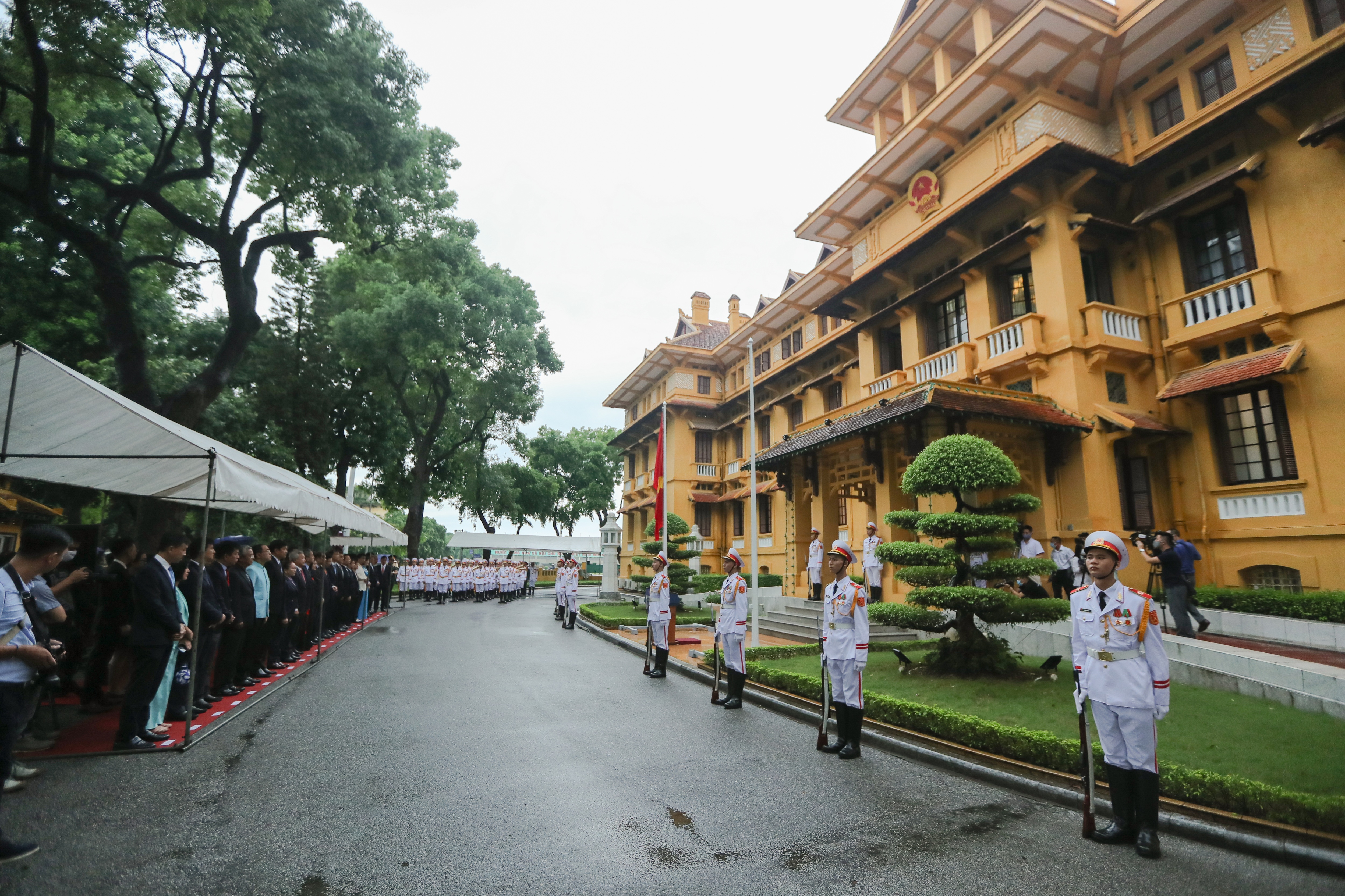 Trang trọng nghi lễ thượng cờ kỷ niệm 53 năm Ngày thành lập ASEAN - 3 Trang trọng nghi lễ thượng cờ kỷ niệm 53 năm Ngày thành lập ASEAN - 3