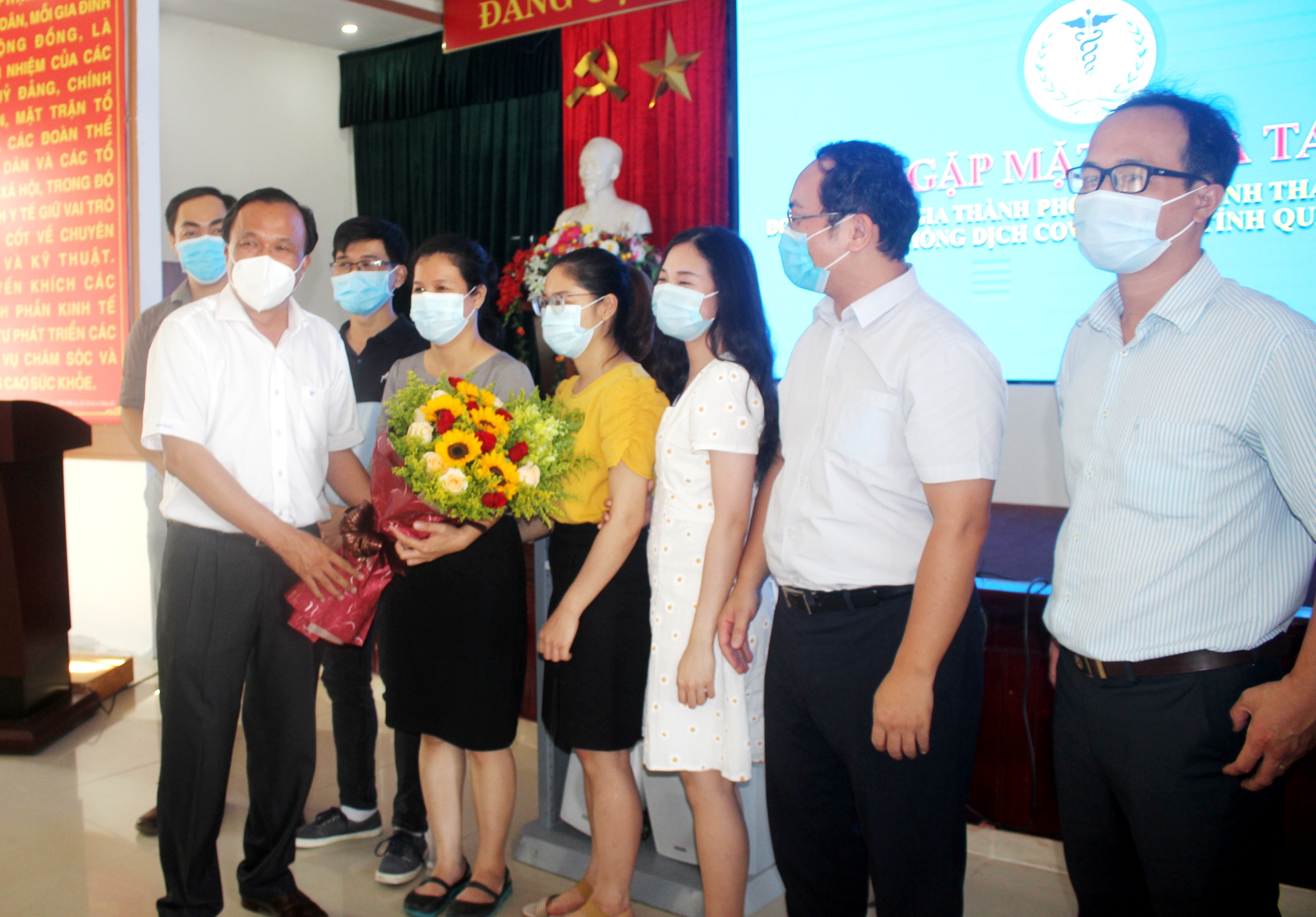 Đoàn bác sĩ TPHCM rút khỏi tâm dịch Quảng Nam | Báo Dân trí