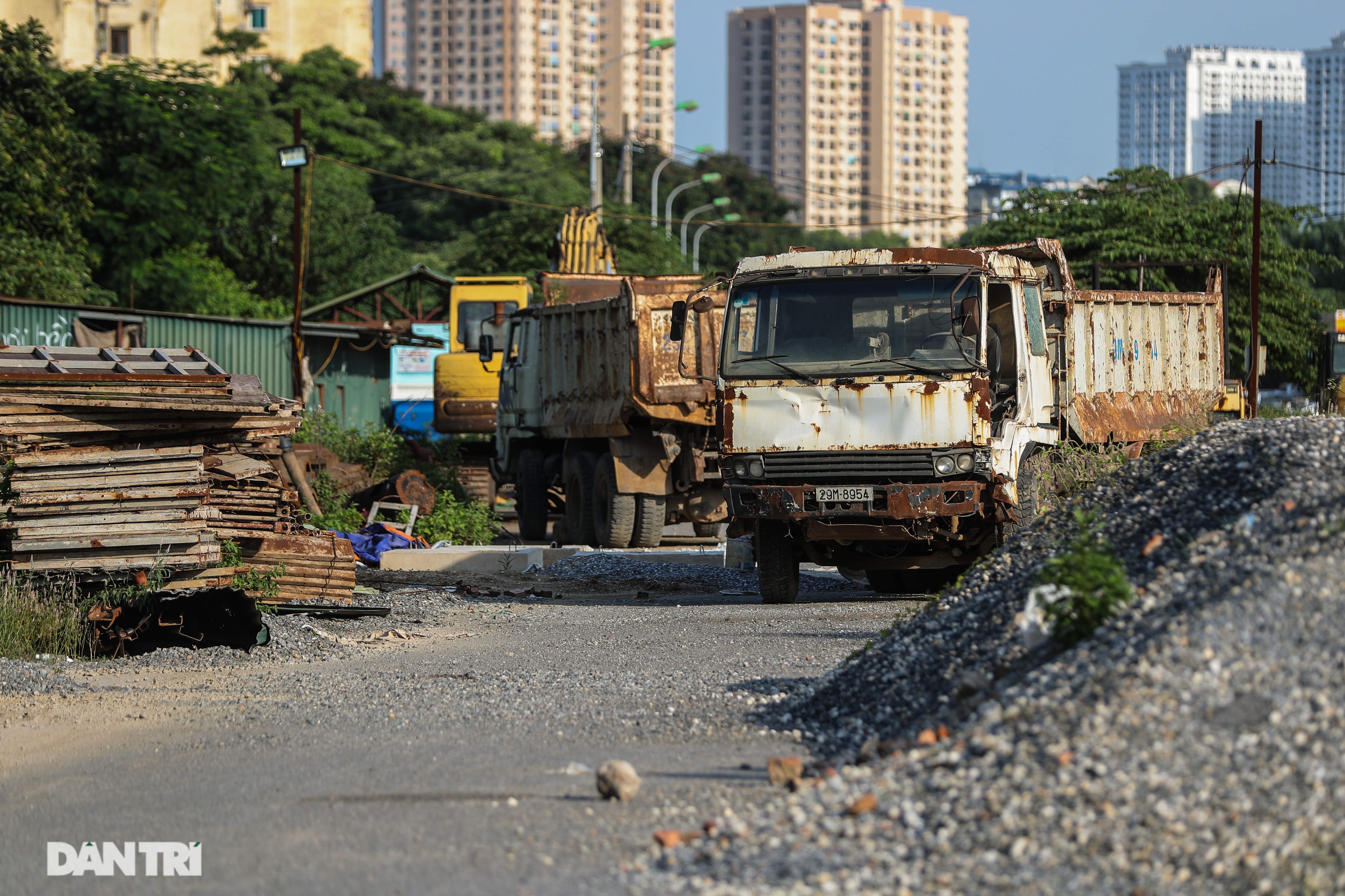 Hà Nội: Tuyến đường dài hơn 2 km lụt tiến độ gần 20 năm - 14 Hà Nội: Tuyến đường dài hơn 2 km lụt tiến độ gần 20 năm - 14