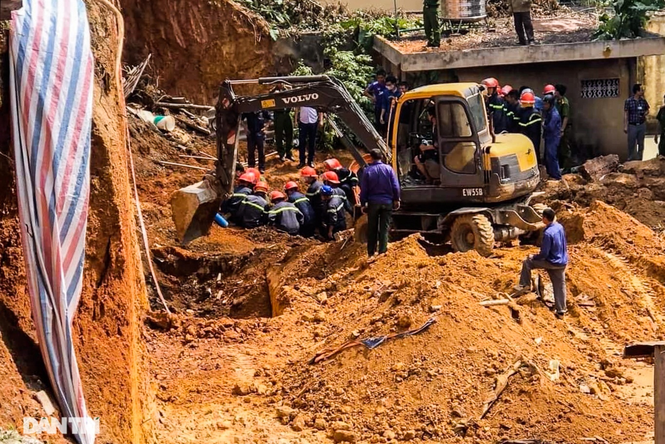 Hiện trường vụ sạt lở đất tại Phú Thọ, 4 người tử vong - 7 Hiện trường vụ sạt lở đất tại Phú Thọ, 4 người tử vong - 7
