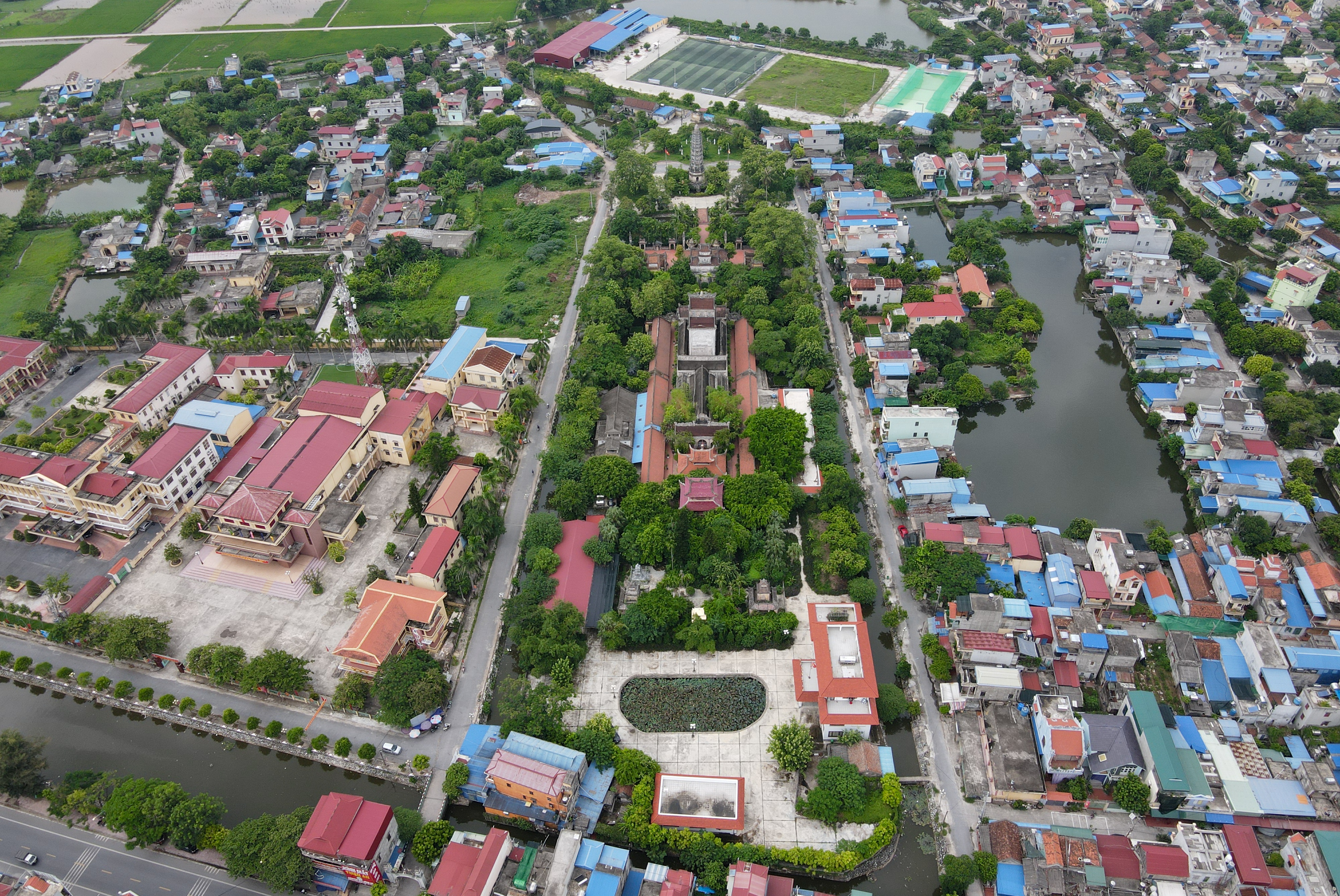 Quả chuông nặng 9 tấn, gần 100 năm chưa đánh một lần trong ngôi chùa thiêng - 1 Quả chuông nặng 9 tấn, gần 100 năm chưa đánh một lần trong ngôi chùa thiêng - 1