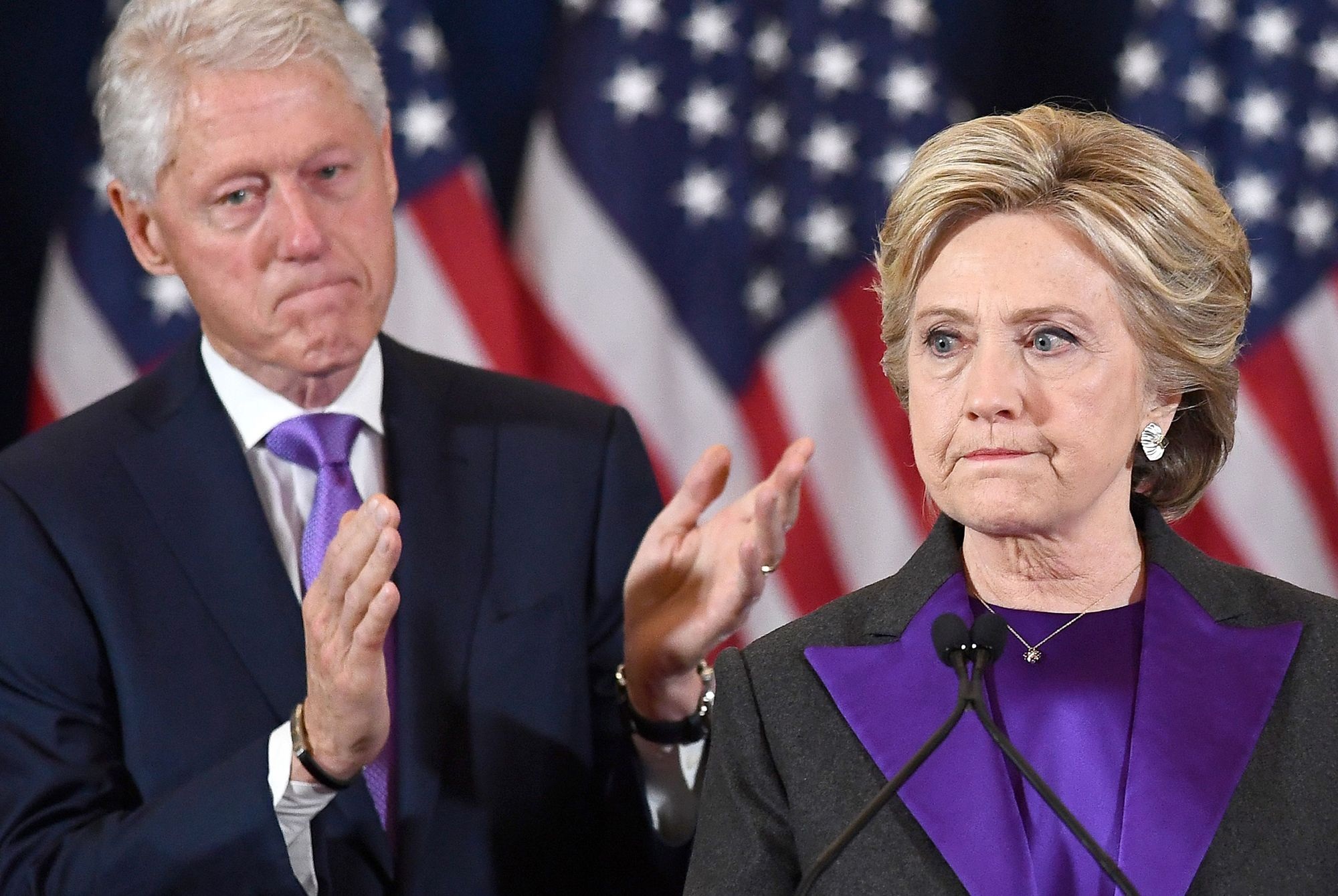 Nhà Clinton đề nghị điều trần công khai về quan hệ với tỷ phú Epstein