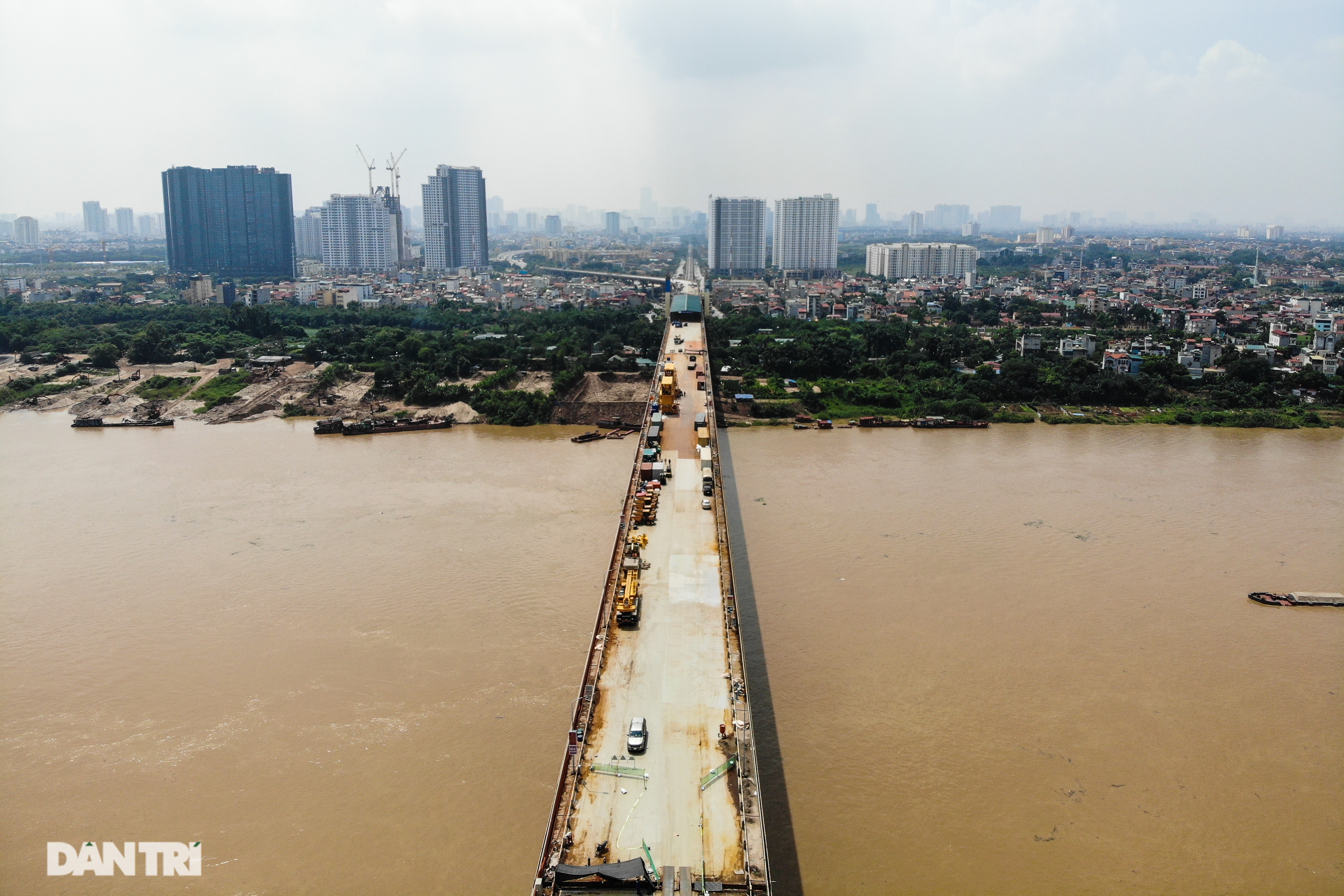 Đổ bê tông siêu tính năng, hàn hàng triệu đinh neo lên mặt cầu Thăng Long - 15 Đổ bê tông siêu tính năng, hàn hàng triệu đinh neo lên mặt cầu Thăng Long - 15