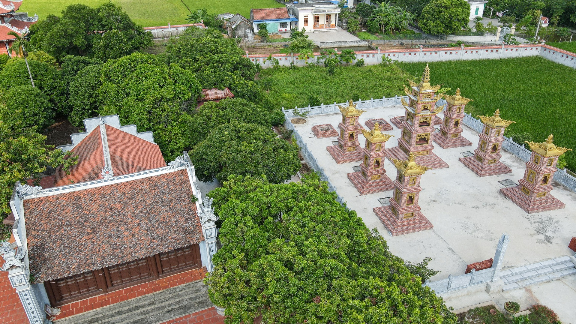 The 600-year-old temple has the most unique architecture in Nam Dinh - 5