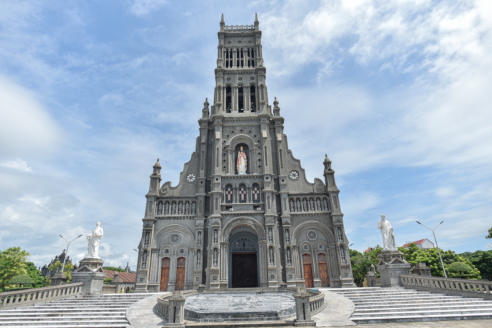 Thanh Sa Chau Temple - Nam Dinh Church is as beautiful and majestic as in Europe - 18