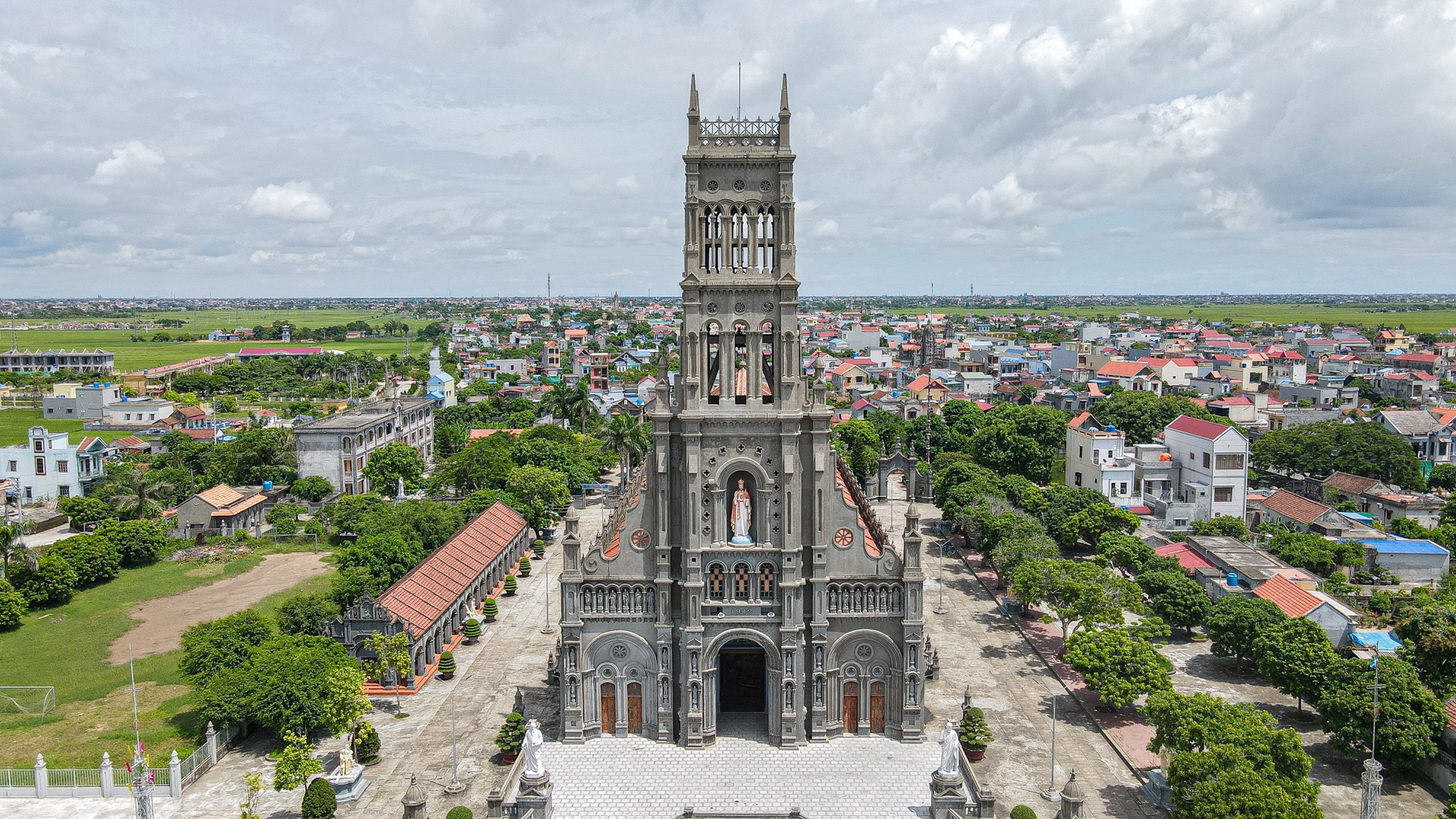 Thanh Sa Chau Temple - Nam Dinh Church is as beautiful and majestic as in Europe - 16