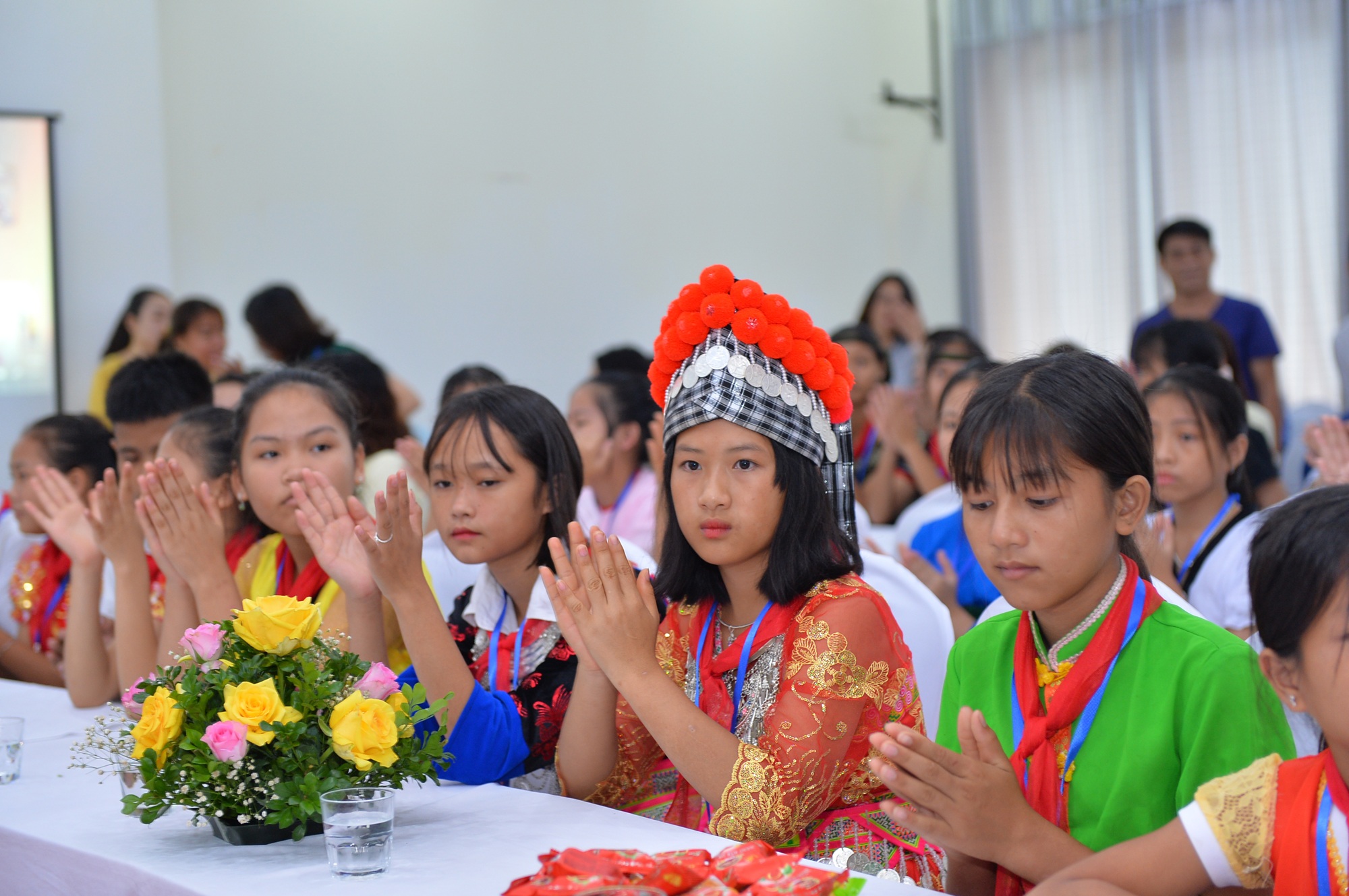 Gặp mặt trẻ em Đan Lai và trẻ em dân tộc thiểu số vượt khó học giỏi - 1 Gặp mặt trẻ em Đan Lai và trẻ em dân tộc thiểu số vượt khó học giỏi - 1