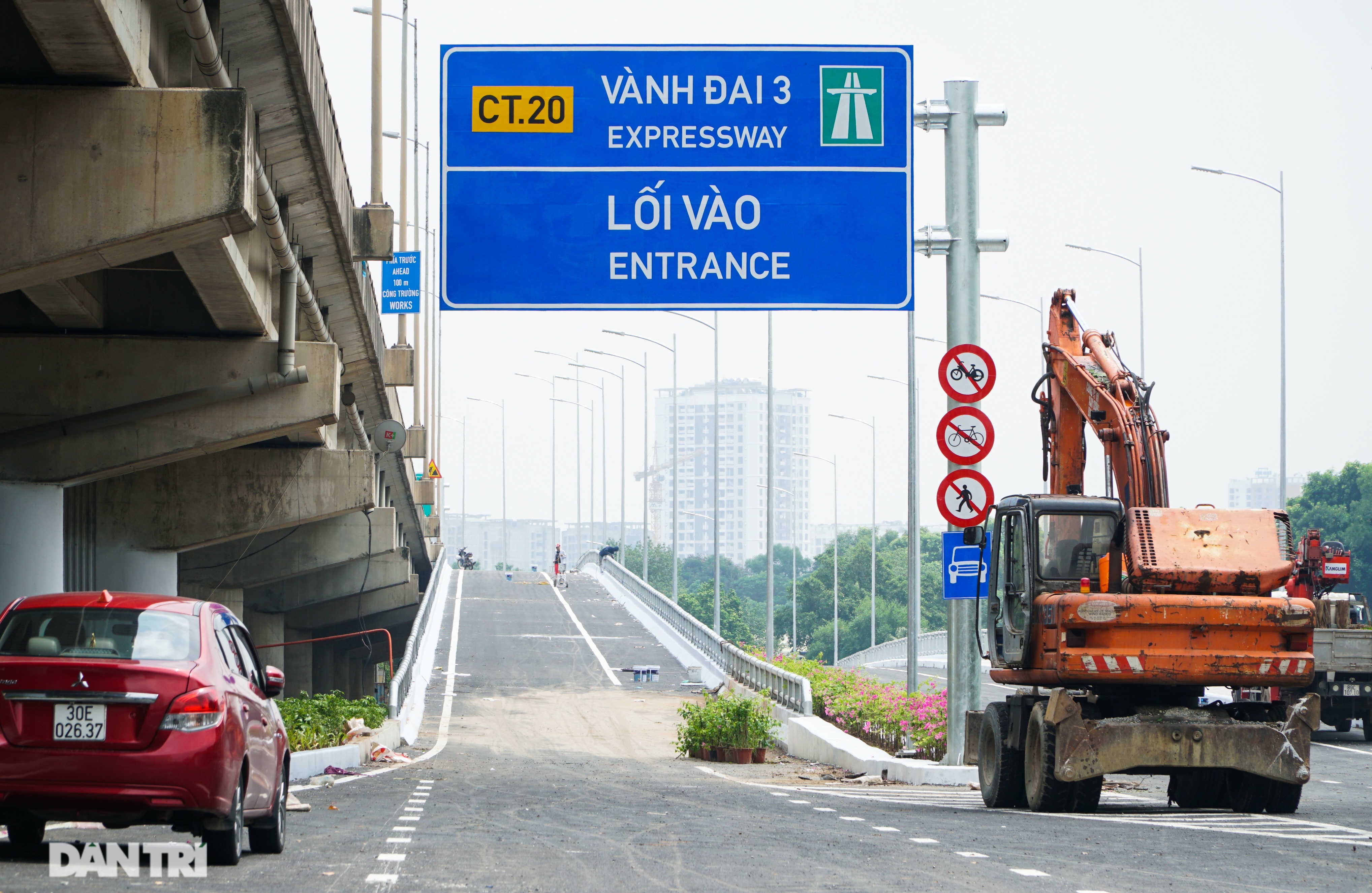 Diện mạo cầu vượt thấp qua hồ Linh Đàm một ngày trước khi khánh thành - 9 Diện mạo cầu vượt thấp qua hồ Linh Đàm một ngày trước khi khánh thành - 9