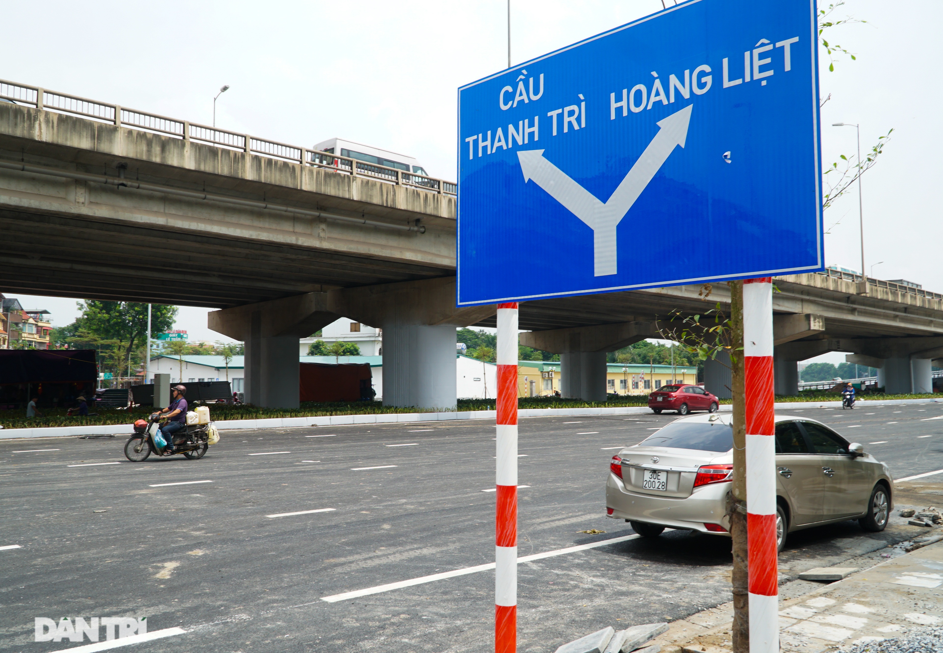 Diện mạo cầu vượt thấp qua hồ Linh Đàm một ngày trước khi khánh thành - 13 Diện mạo cầu vượt thấp qua hồ Linh Đàm một ngày trước khi khánh thành - 13