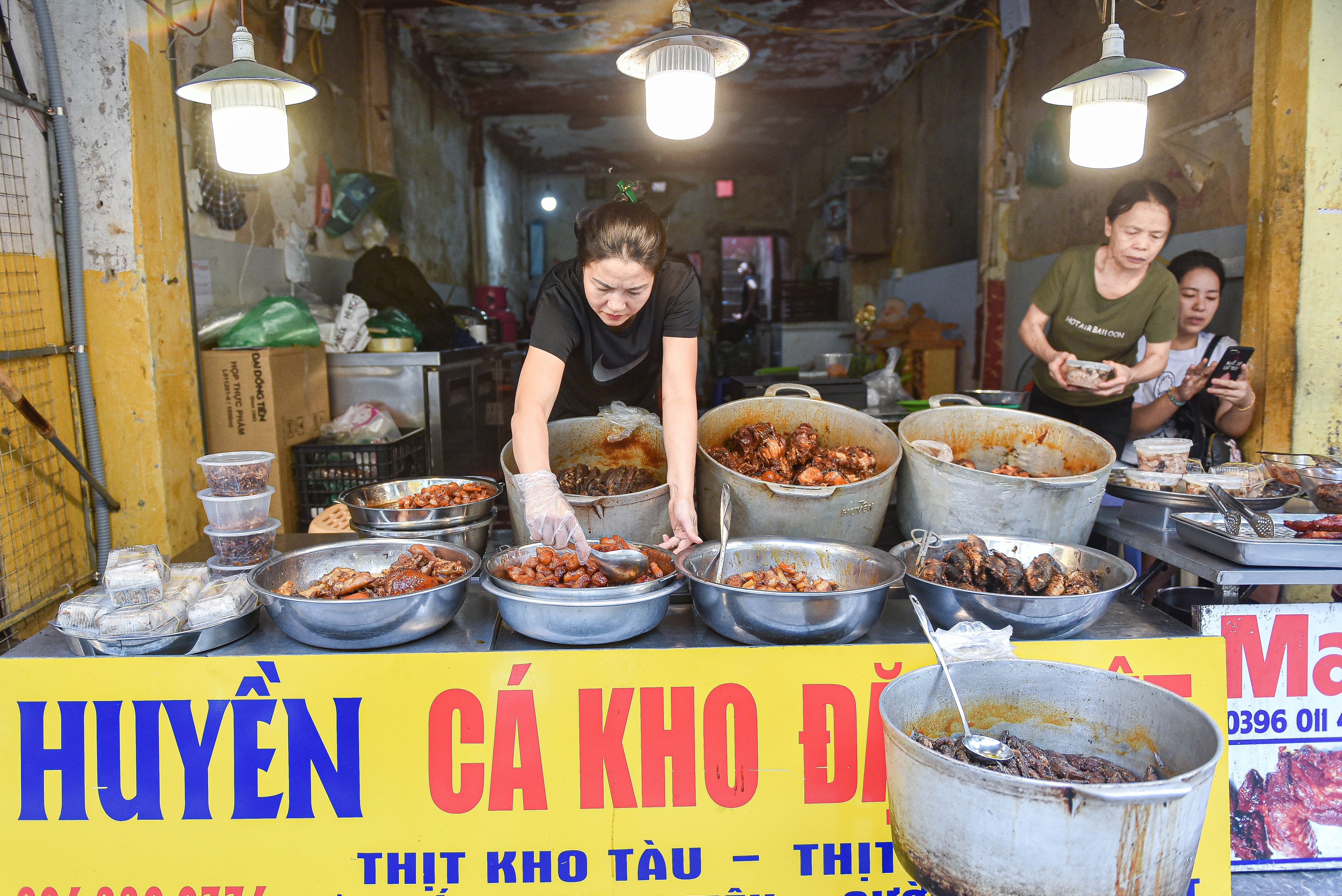 Bí mật quán cá kho phố cổ Hà Nội, bà chủ bán 200kg cá mỗi ngày - 5 Bí mật quán cá kho phố cổ Hà Nội, bà chủ bán 200kg cá mỗi ngày - 5