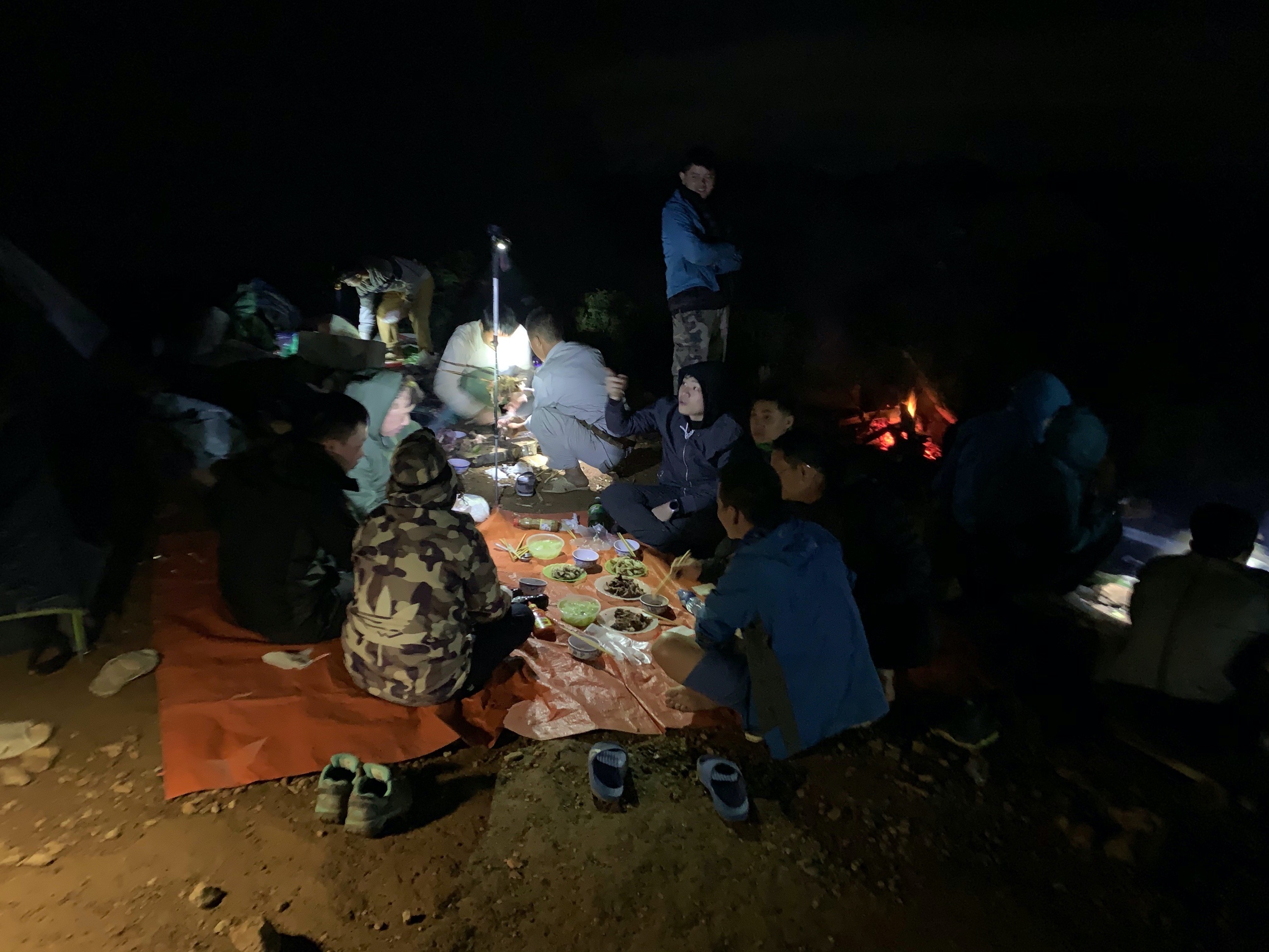 View - Săn mây, ngắm hoa chi pâu nở tại “thiên đường nơi hạ giới” Tà Chì Nhù | Báo Dân trí