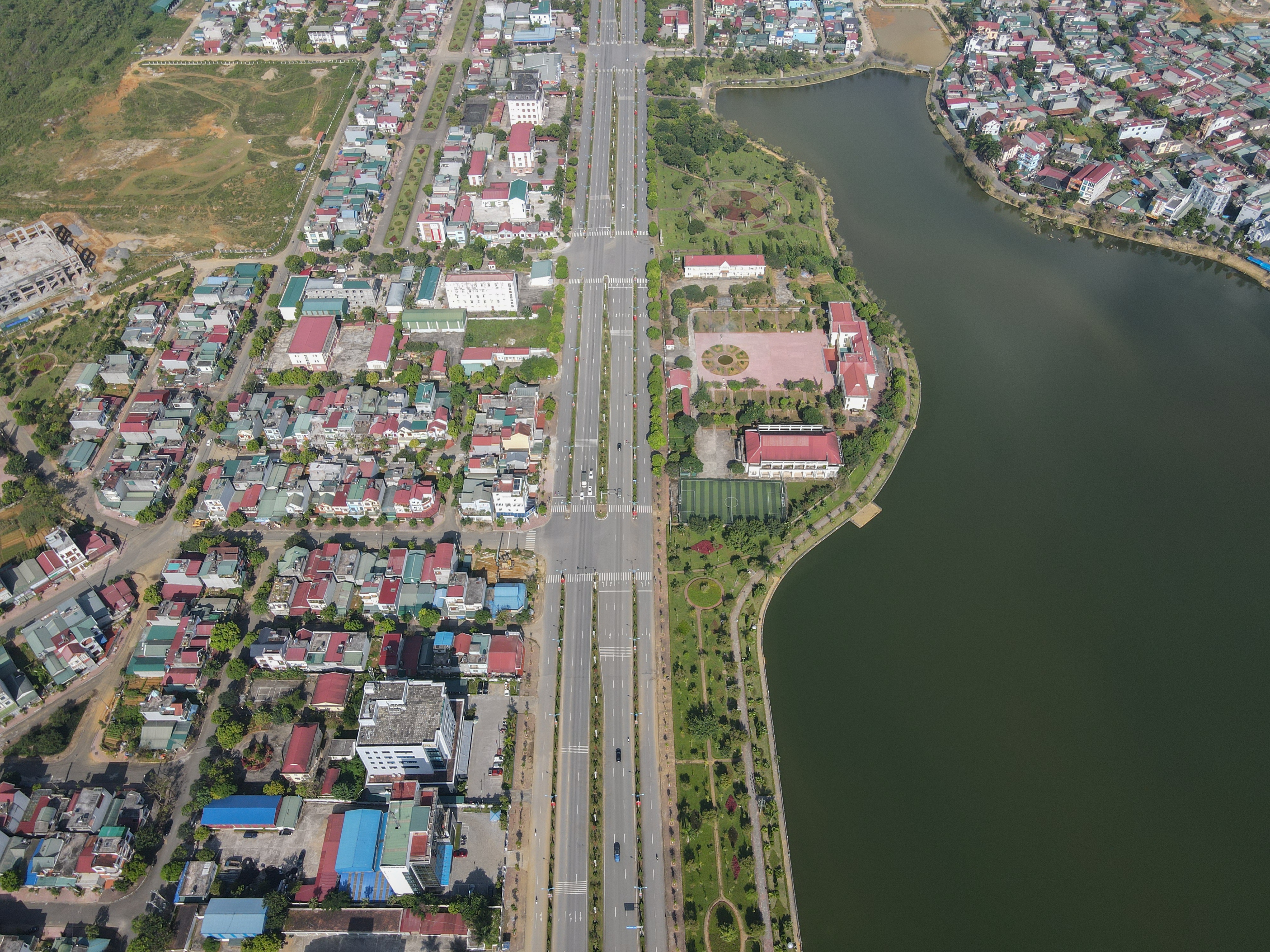 Ngắm phong lá đỏ chuyển màu rực rỡ ở cao nguyên đá vôi cao thứ 2 Việt Nam - 20