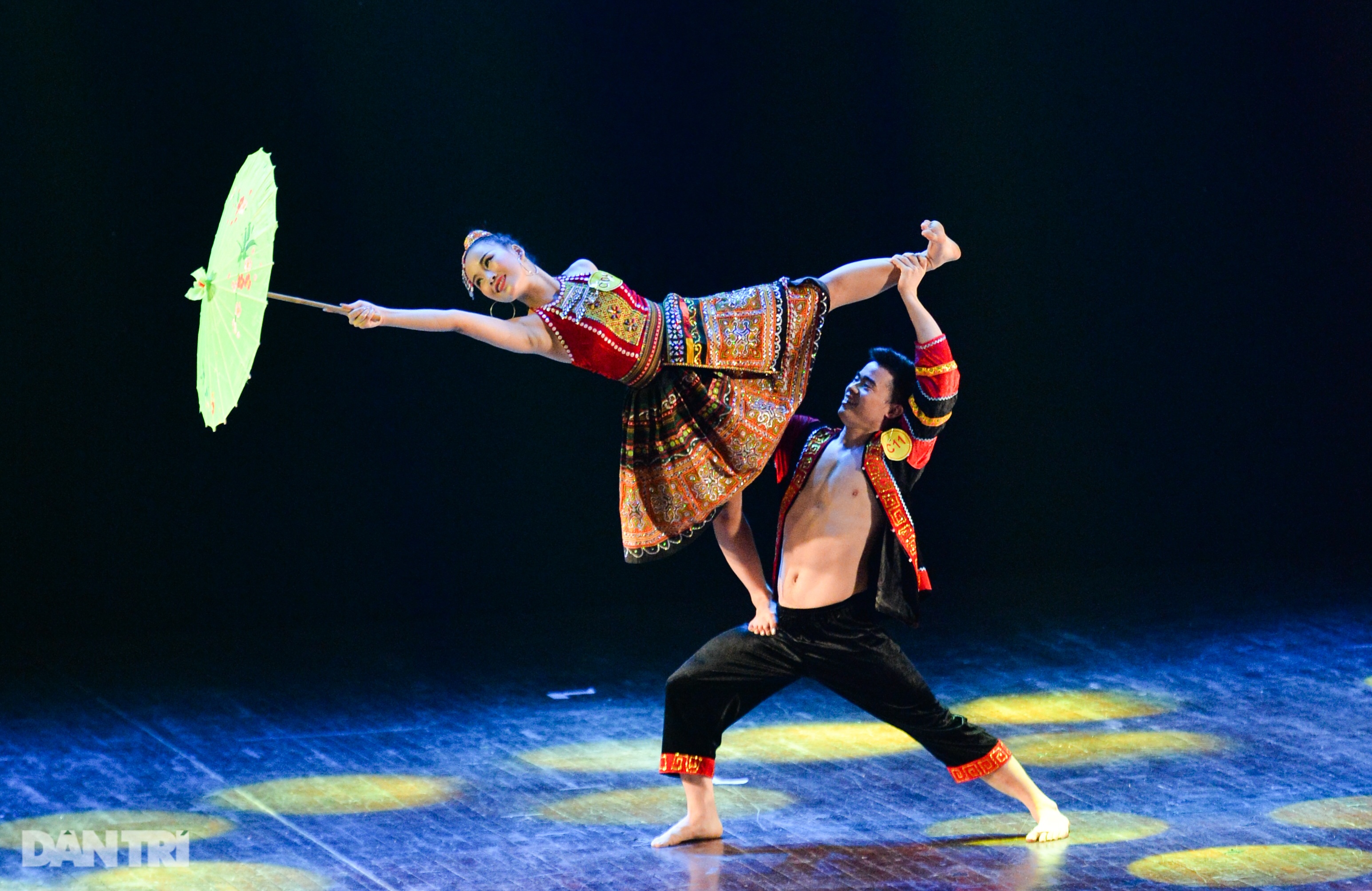 “Súy Vân”, “Hề chèo” thu hút người xem đêm diễn Tài năng múa - 35 “Súy Vân”, “Hề chèo” thu hút người xem đêm diễn Tài năng múa - 35