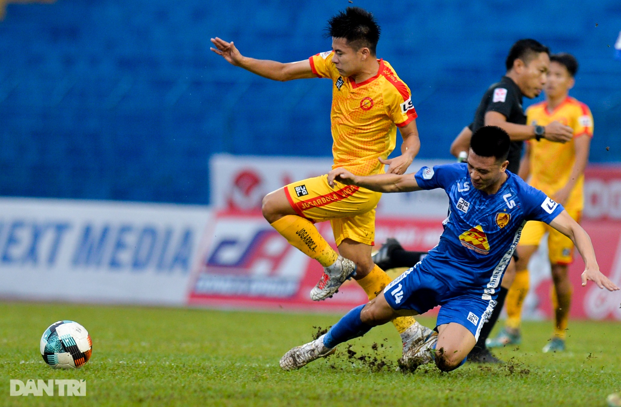 Thanh Hoá 2-1 Quảng Nam: Ngày về không trọn vẹn của HLV Nguyễn Thành Công - 2 Thanh Hoá 2-1 Quảng Nam: Ngày về không trọn vẹn của HLV Nguyễn Thành Công - 2