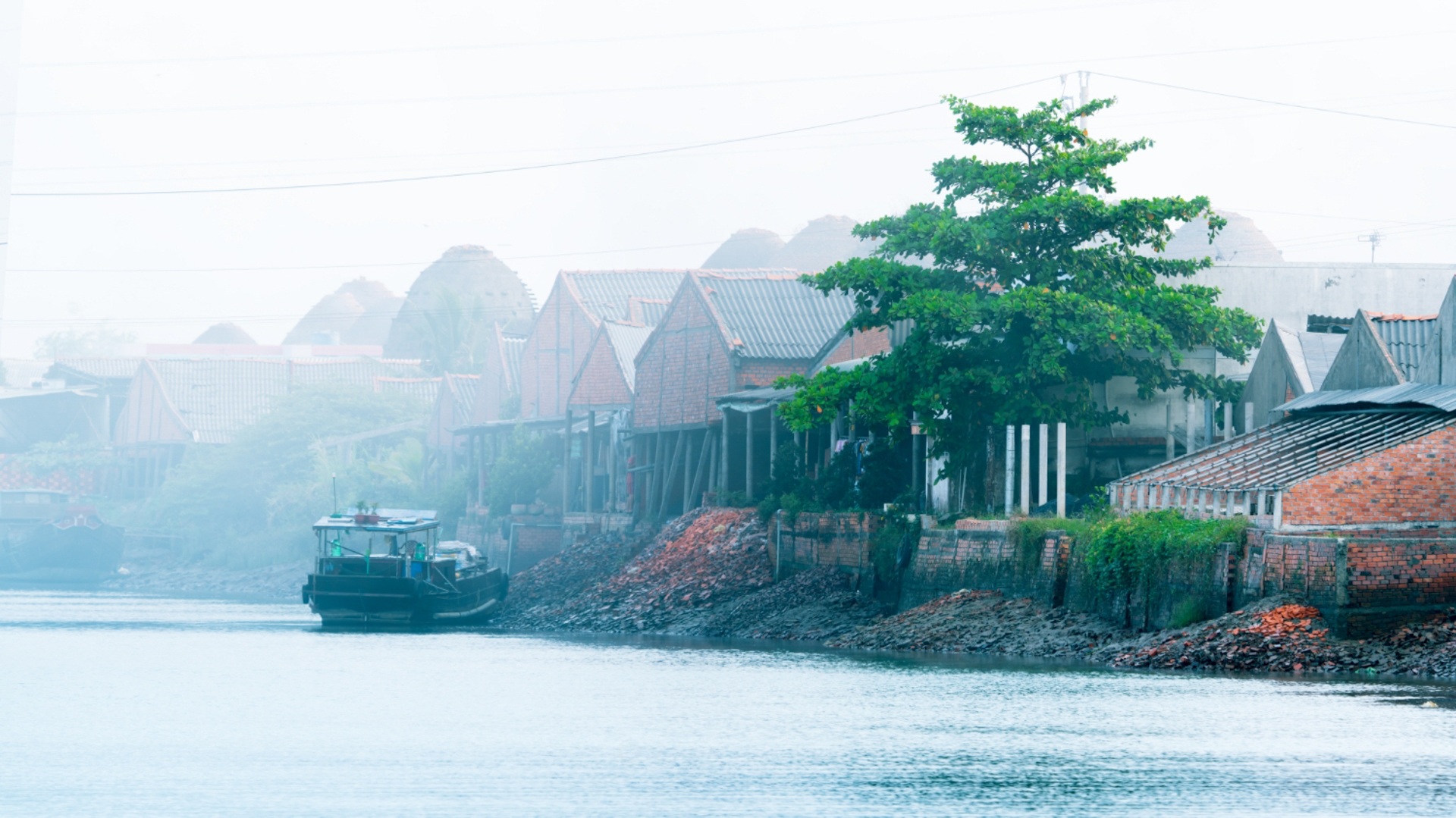 Lost in the kingdom of hundred years old brick kiln in Vinh Long - 12