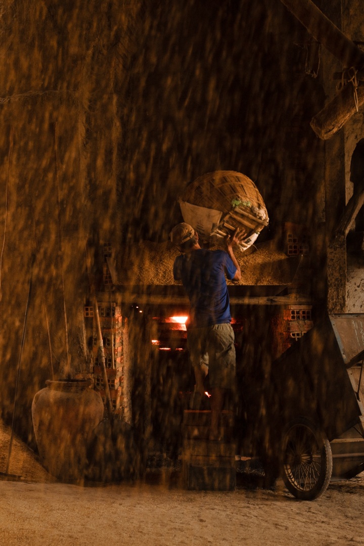 Lost in the kingdom of hundred years old brick kiln in Vinh Long - 14