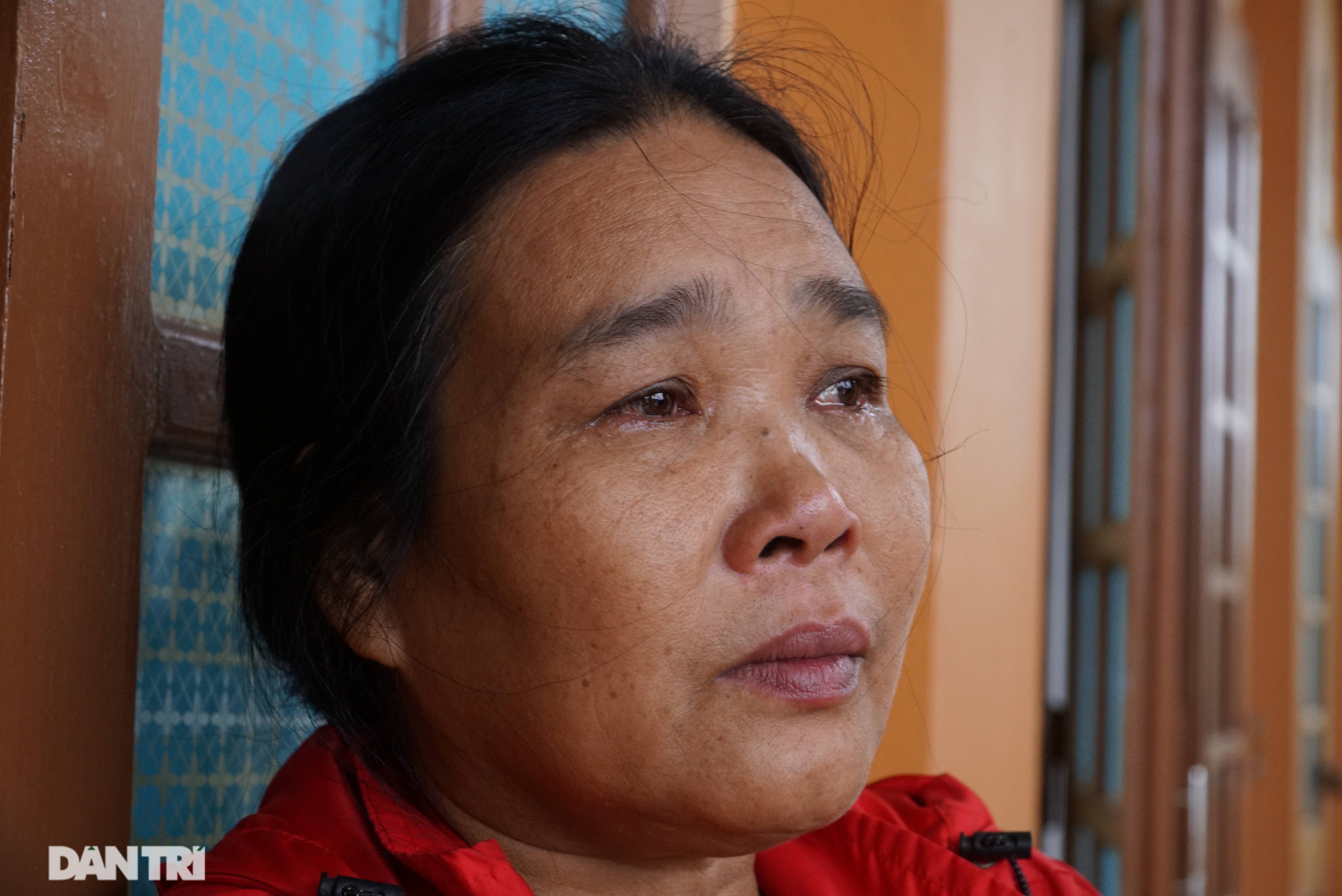 Quảng Bình: Người dân khóc ròng vì gia sản trôi theo dòng lũ dữ - 7 Quảng Bình: Người dân khóc ròng vì gia sản trôi theo dòng lũ dữ - 7