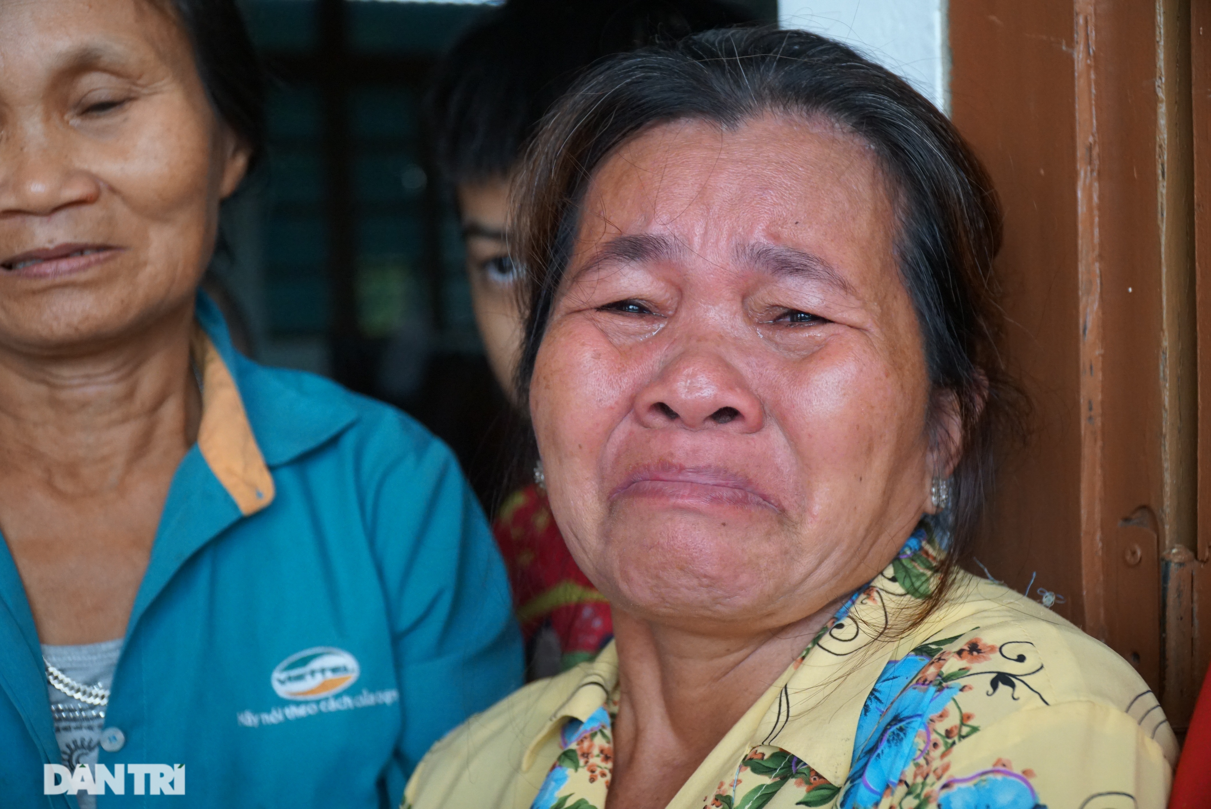 Quảng Bình: Người dân khóc ròng vì gia sản trôi theo dòng lũ dữ