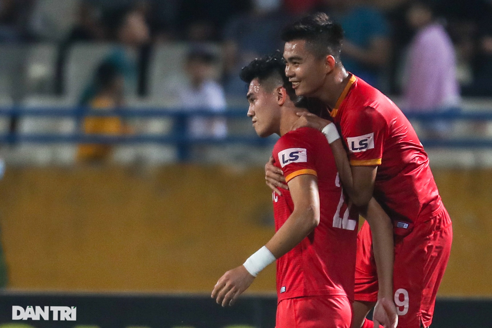 Lập công ở phút 90, Quang Hải đưa CLB Hà Nội lên ngôi đầu V-League - 2 Lập công ở phút 90, Quang Hải đưa CLB Hà Nội lên ngôi đầu V-League - 2