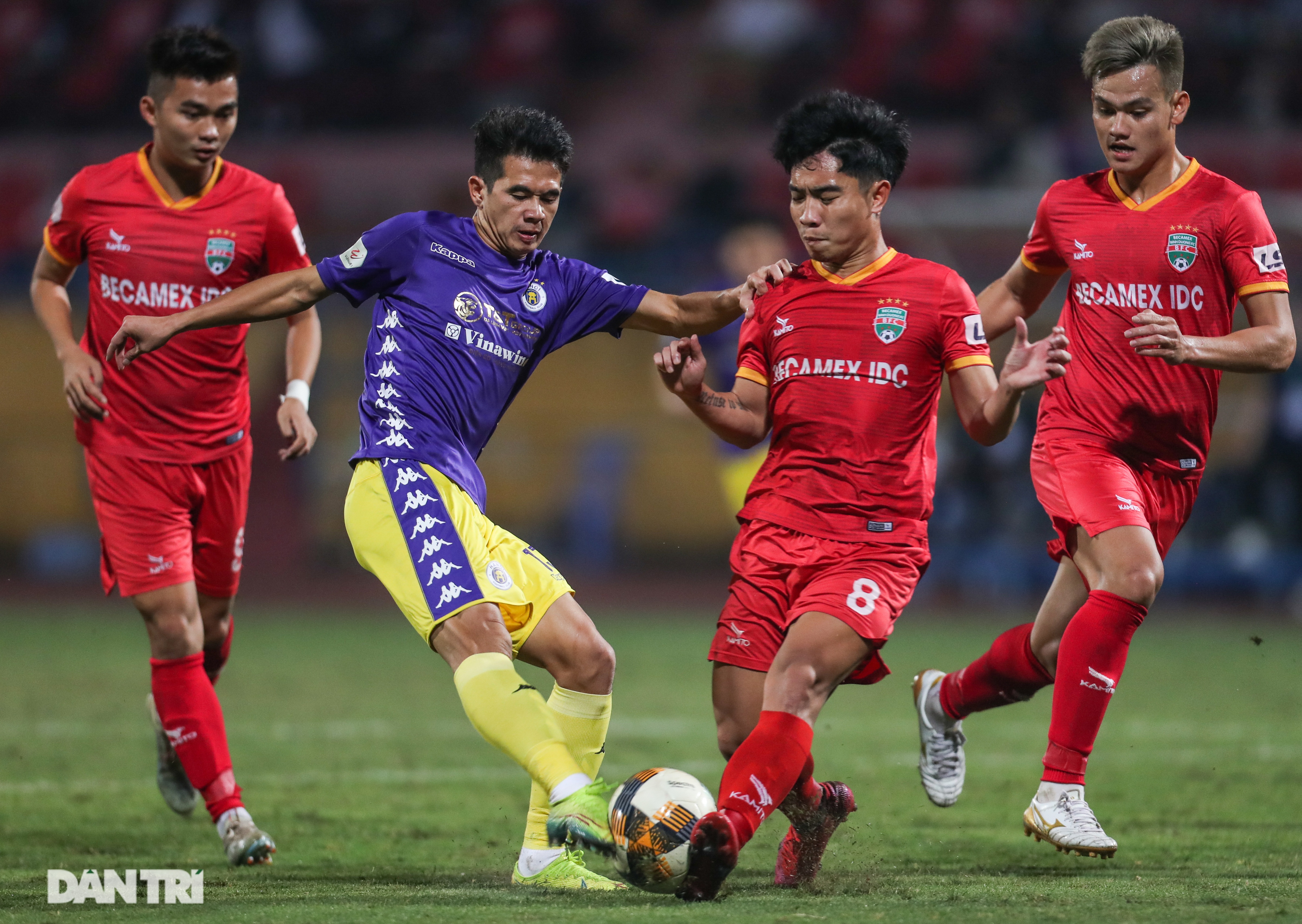 Lập công ở phút 90, Quang Hải đưa CLB Hà Nội lên ngôi đầu V-League - 9 Lập công ở phút 90, Quang Hải đưa CLB Hà Nội lên ngôi đầu V-League - 9