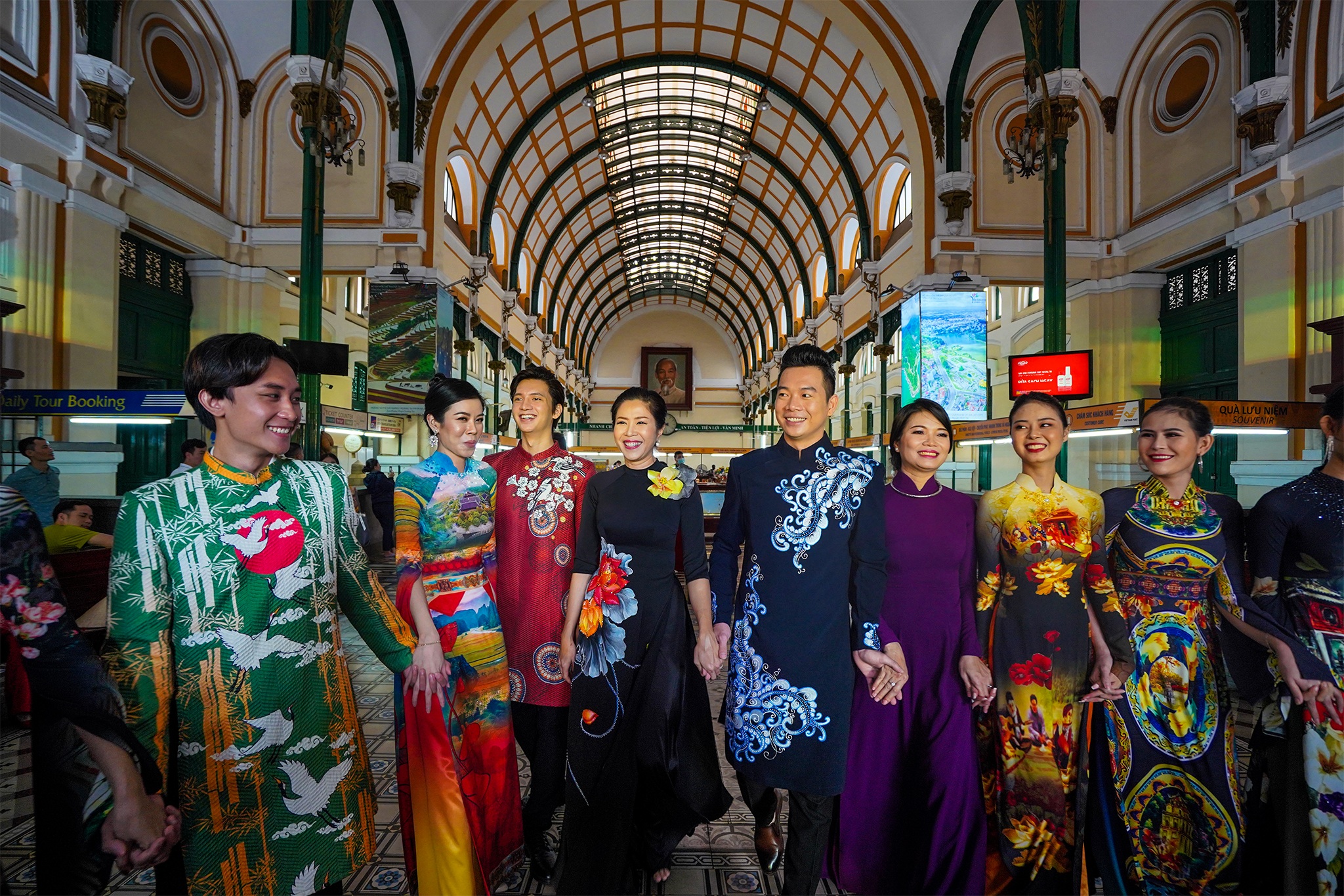 Streets, tourist attractions ... in Ho Chi Minh City turned into a catwalk - 15